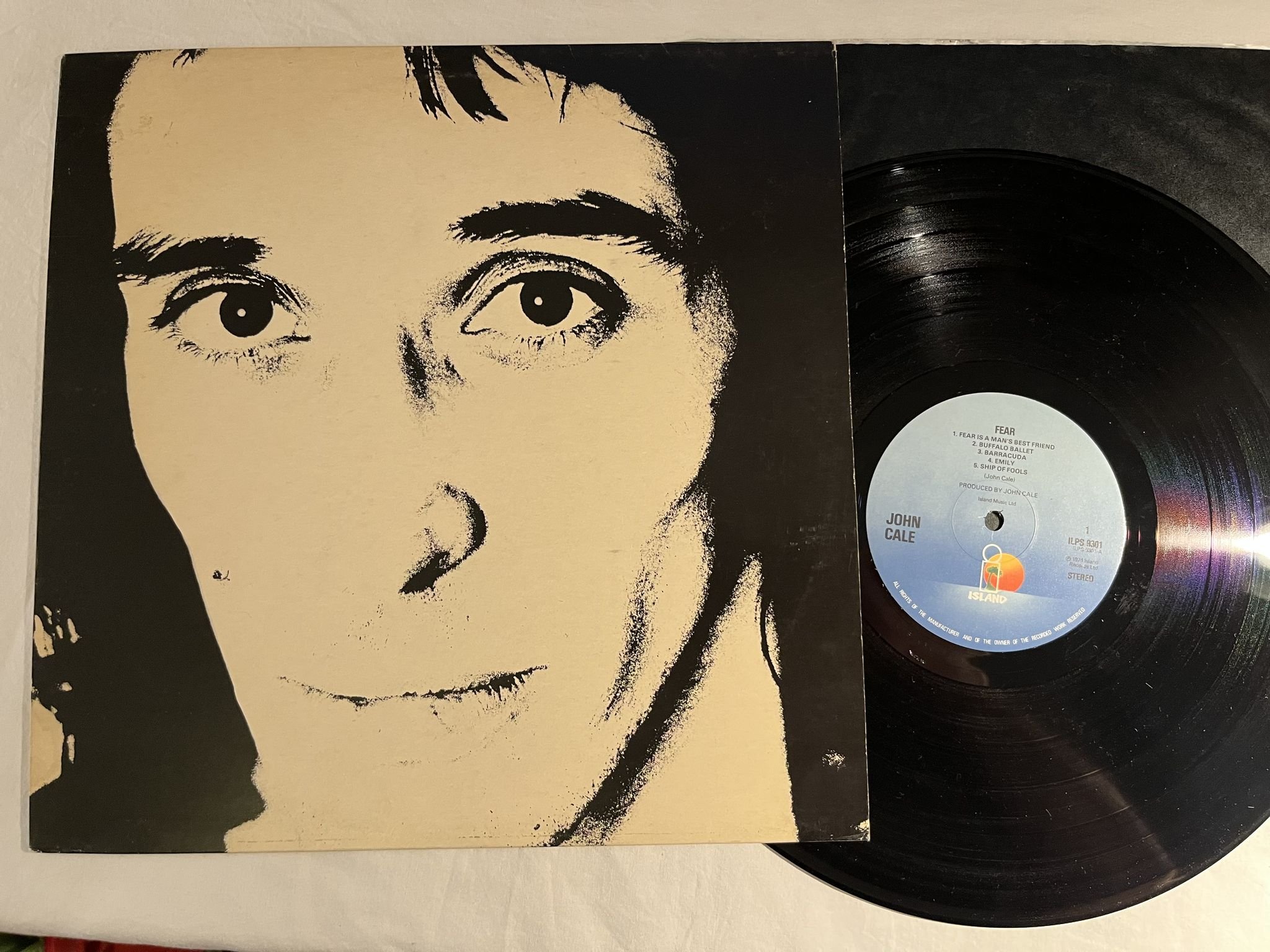 Omslagsbild för skivan JOHN CALE Fear LP -77 UK ISLAND ILPS 9301