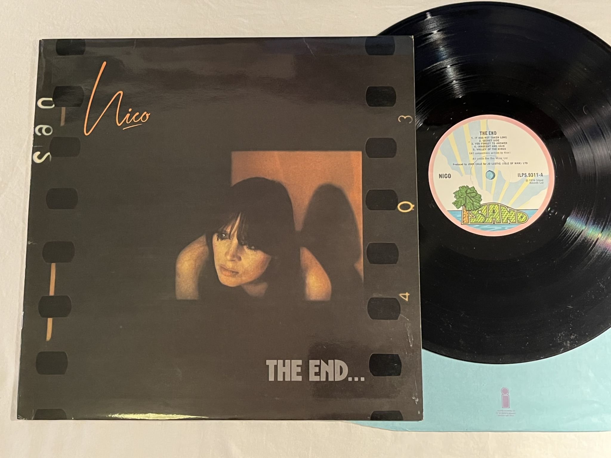 Omslagsbild för skivan NICO the end LP -74 UK ISLAND ILPS 9311 *** ART ROCK ***