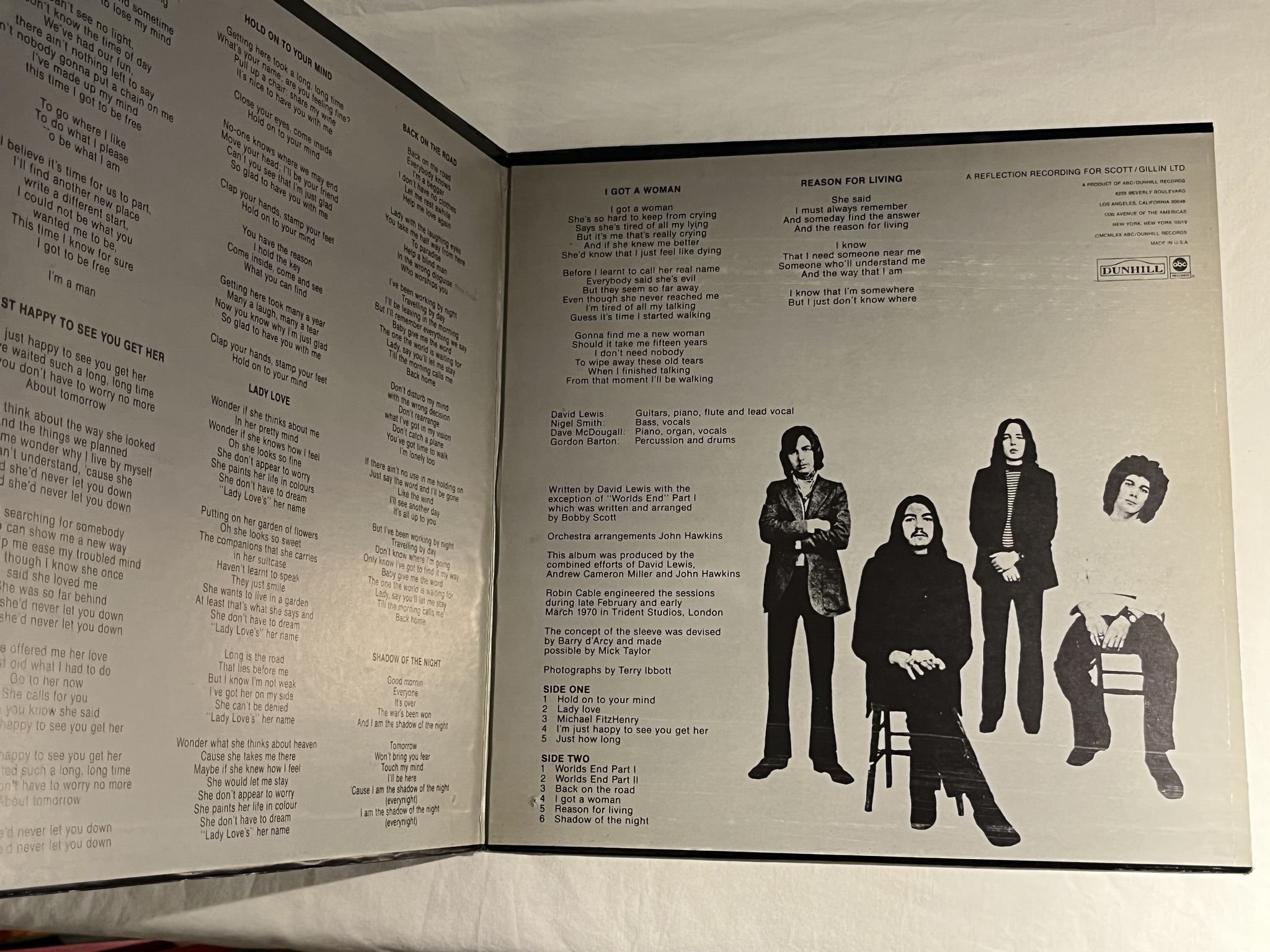 Omslagsbild för skivan ANDWELLA world's end LP -70 US DUNHILL DS-50095