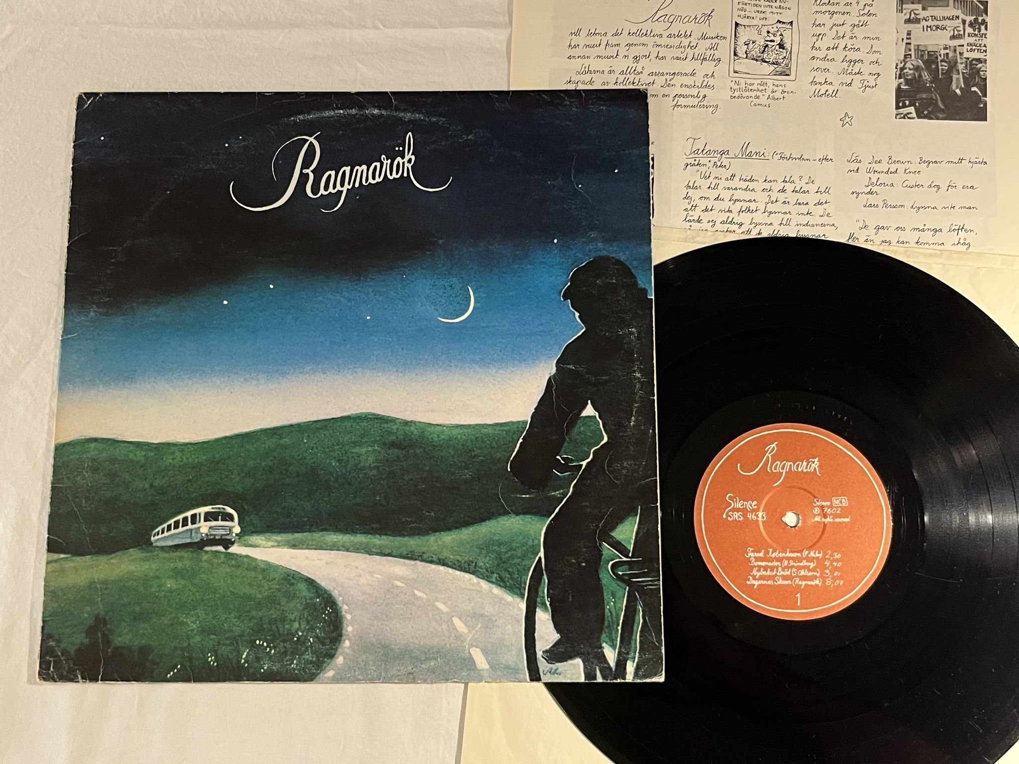 Omslagsbild för skivan RAGNARÖK s/t LP -76 Swe SILENCE SRS 4633 ** w/ insert **
