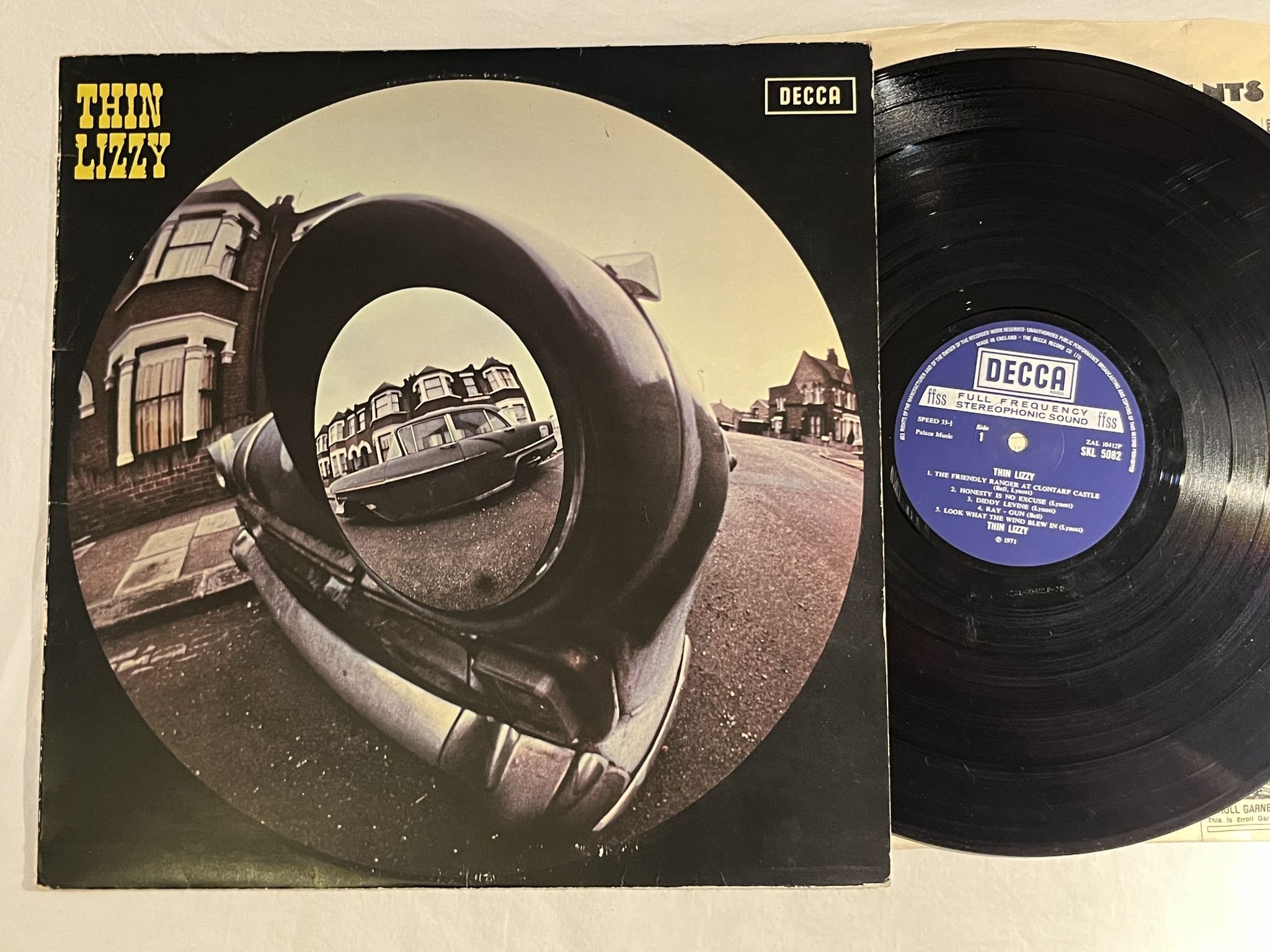 Omslagsbild för skivan THIN LIZZY s/t LP -71 UK DECCA SKL 5082