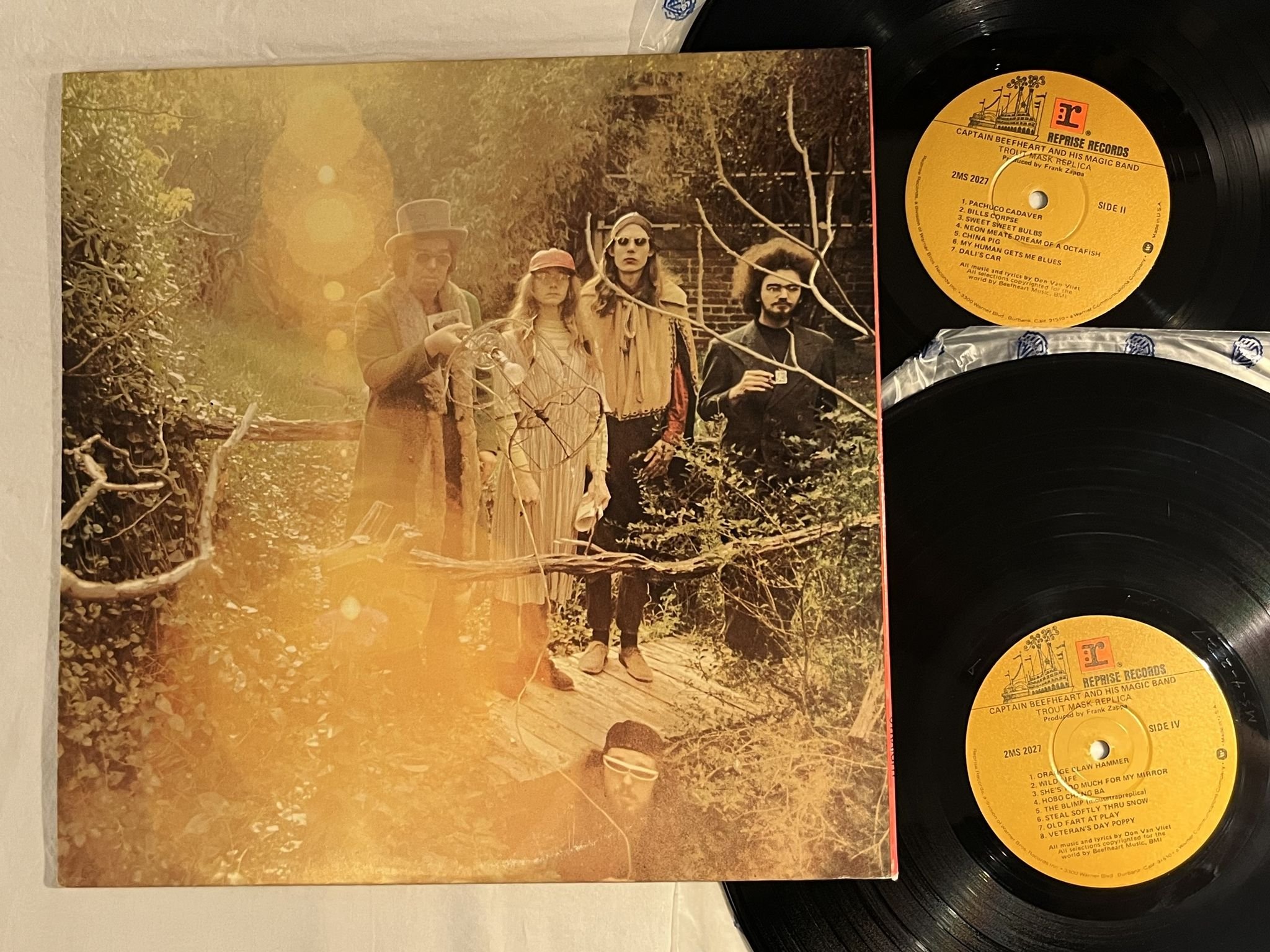 Omslagsbild för skivan CAPTAIN BEEFHEART & HIS MAGIC BAND trout mask replica 2xLP -76 US 2MS 2027