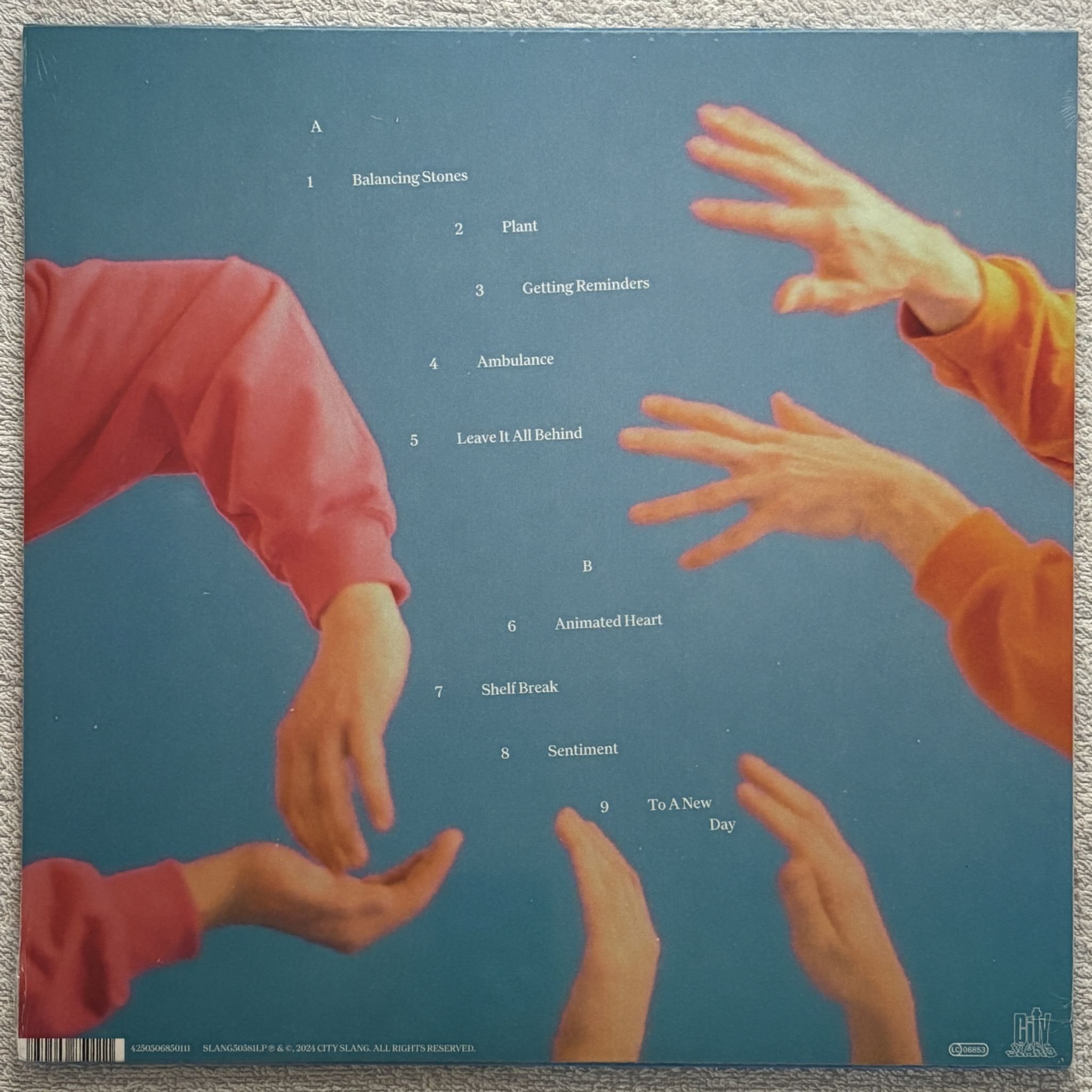 Omslagsbild för skivan EFTERKLANG Things we have in common LP-2024 City Slang – SLANG50581LP