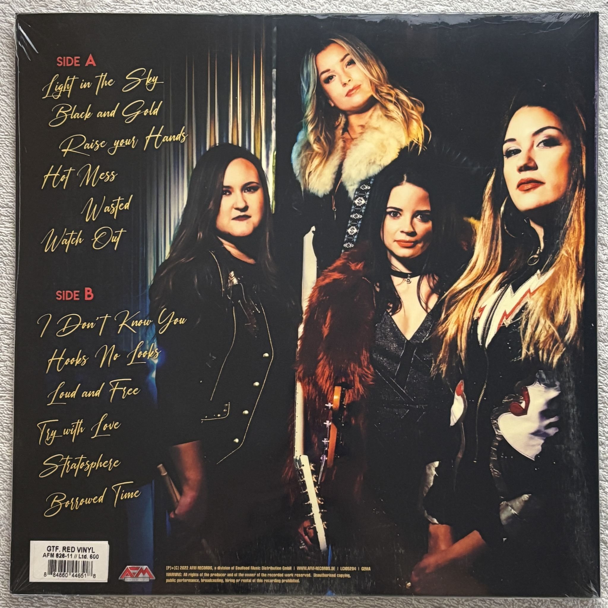 Omslagsbild för skivan THUNDERMOTHER black and gold LP AFM Records AFM 826-11