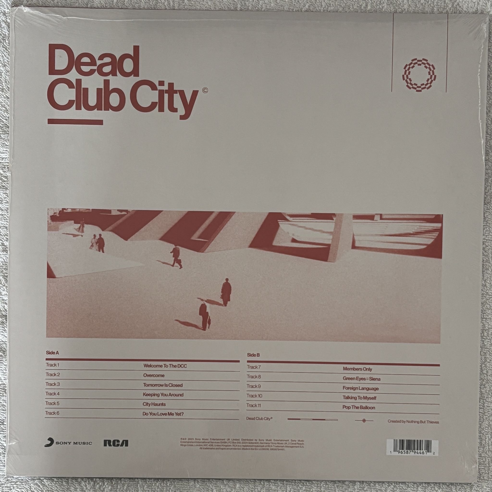 Omslagsbild för skivan NOTHING BUT THIEVES Dead Club City LP Sony Music 19658795691