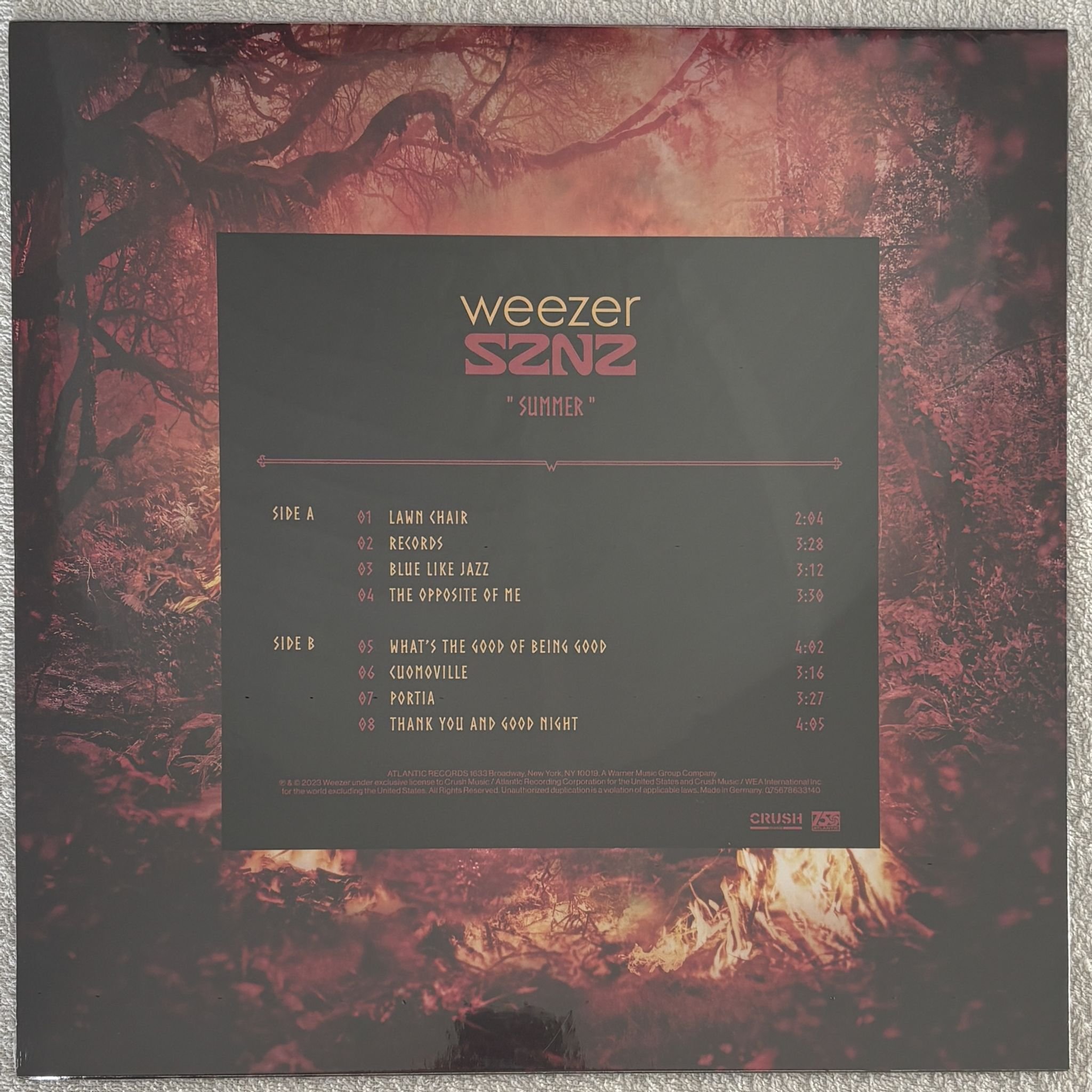 Omslagsbild för skivan WEEZER sznz: summer LP Crush Music 075678633140