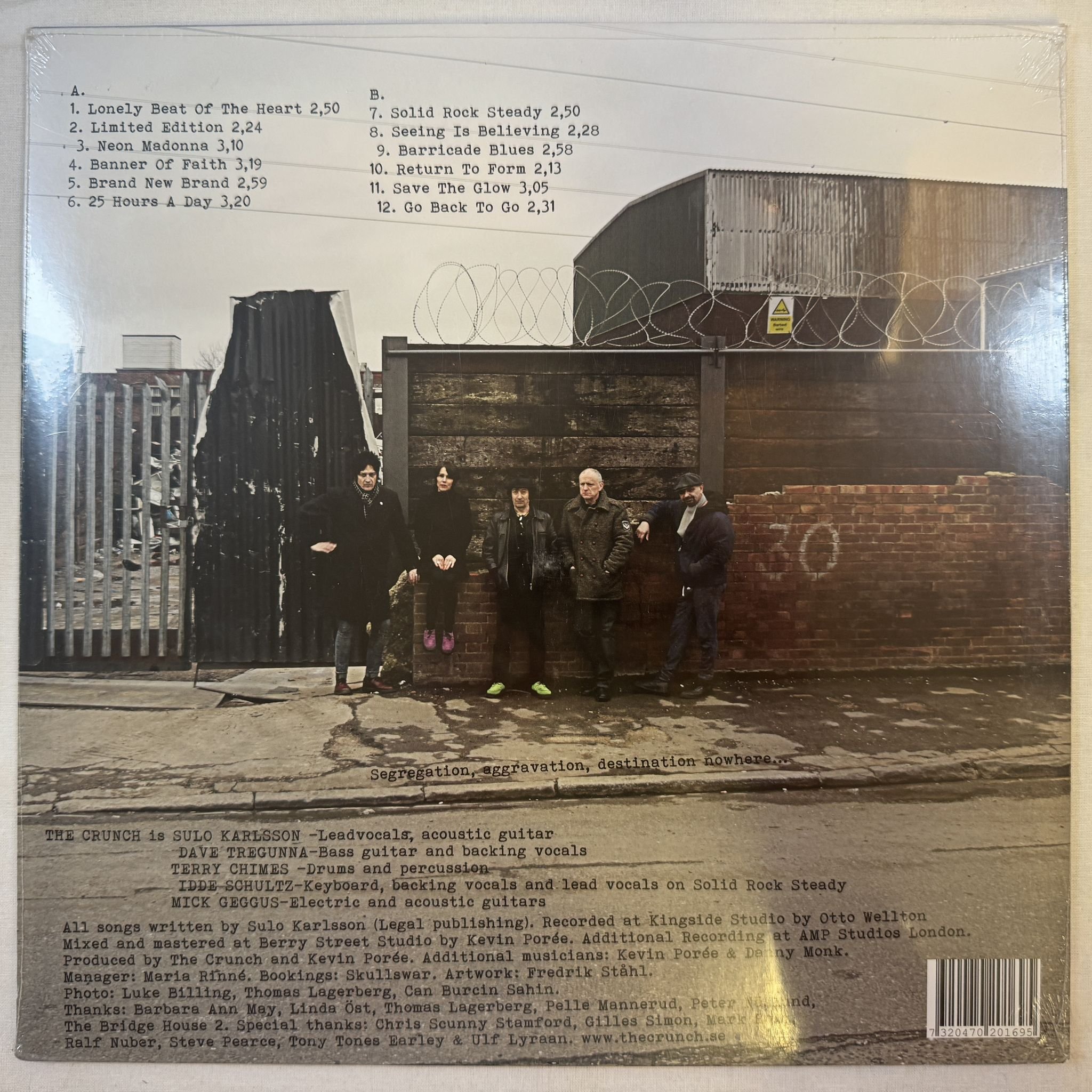 Omslagsbild för skivan THE CRUNCH brand new brand LP -2015 LRP033