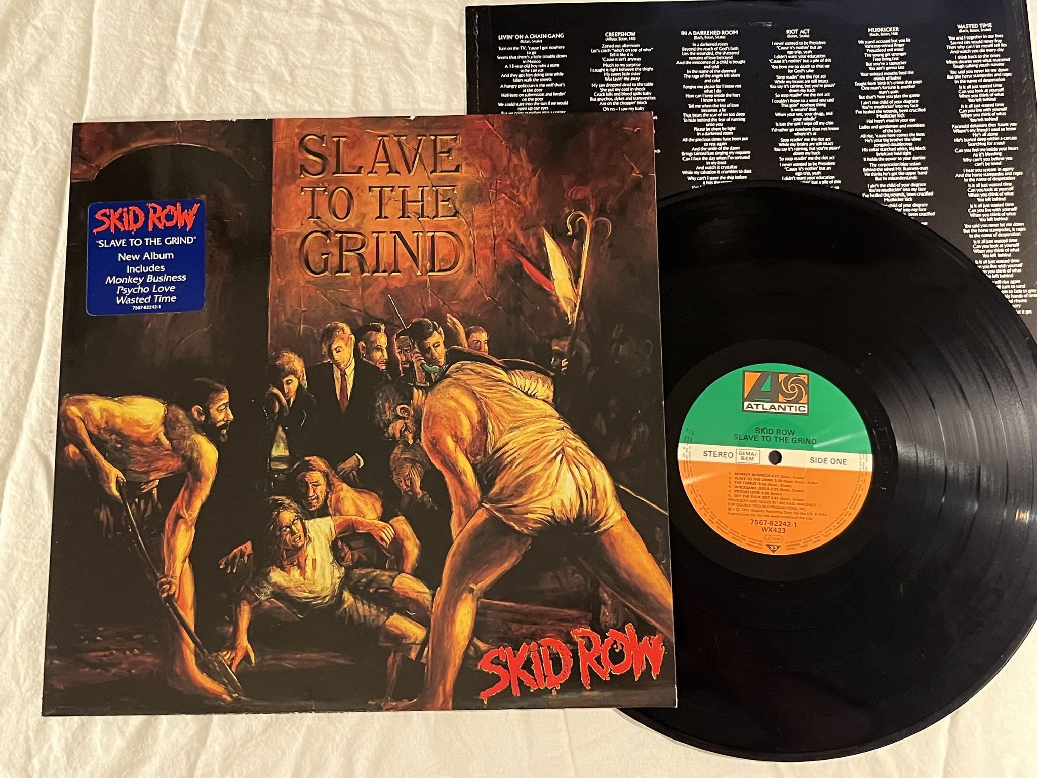 Omslagsbild för skivan SKID ROW Slave To The Grind LP -91 Ger ATLANTIC 7567-82242-1