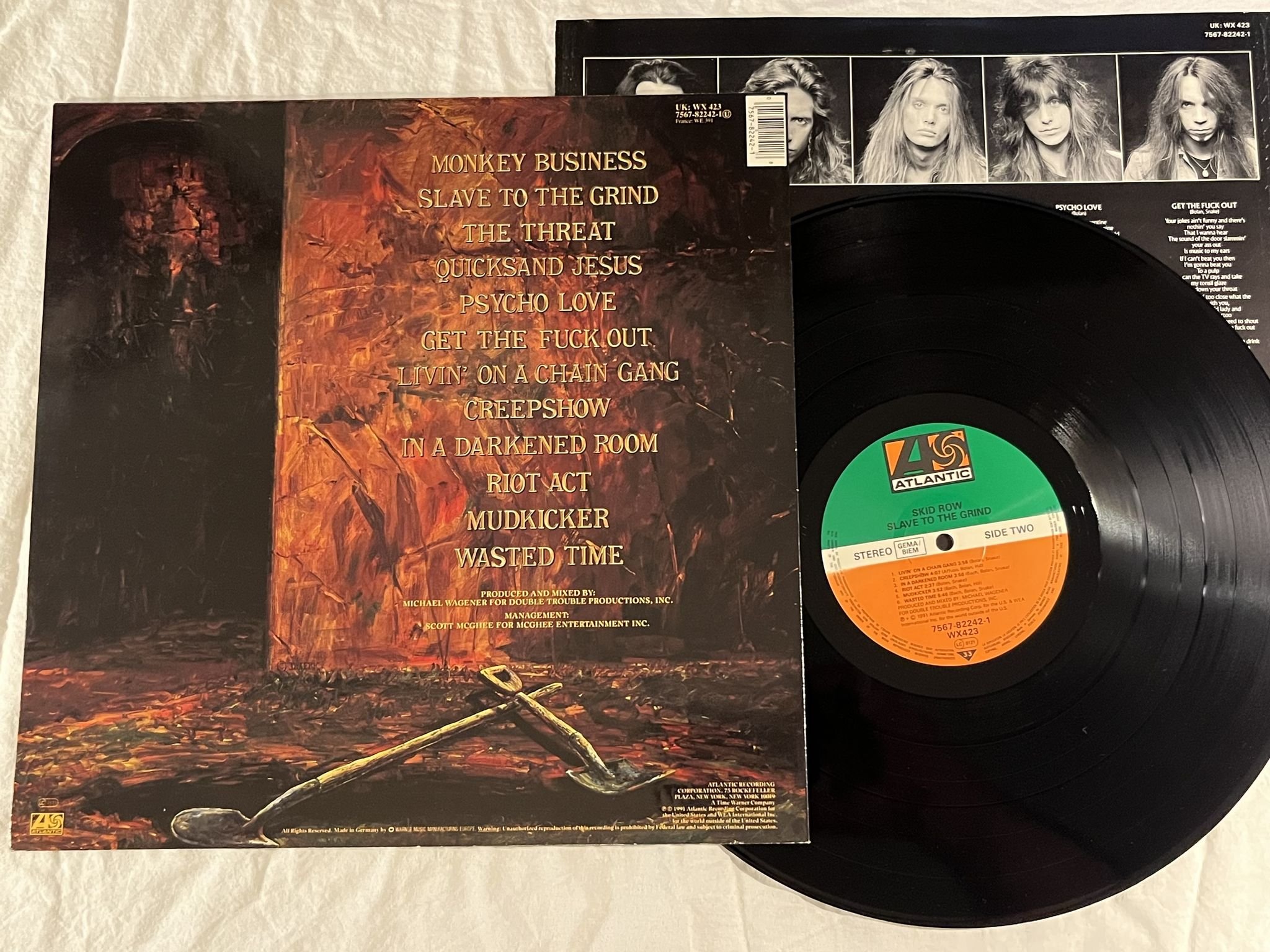 Omslagsbild för skivan SKID ROW Slave To The Grind LP -91 Ger ATLANTIC 7567-82242-1