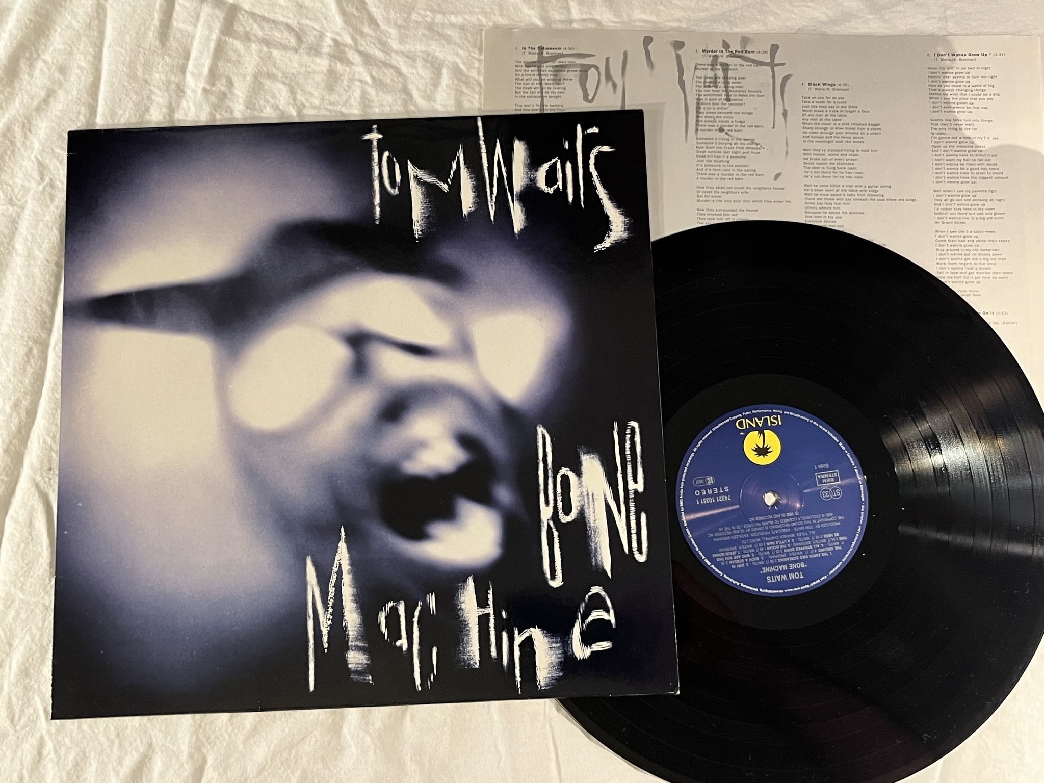Omslagsbild för skivan TOM WAITS bone machine LP -92 ISLAND 74321 10351 1 *** R A R E ***