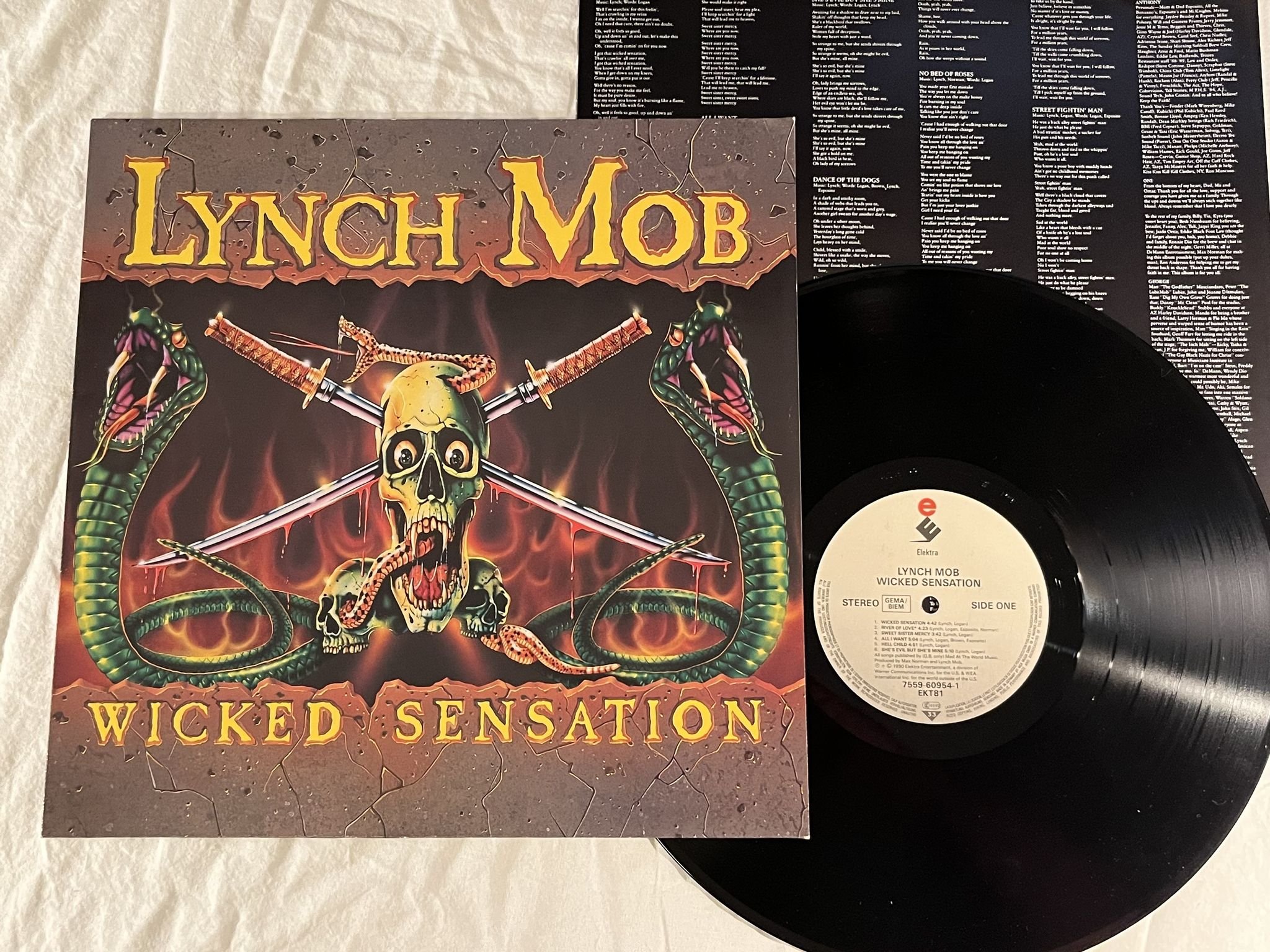 Omslagsbild för skivan LYNCH MOB wicked sensation LP -90 Ger ELEKTRA 7559 60954 1