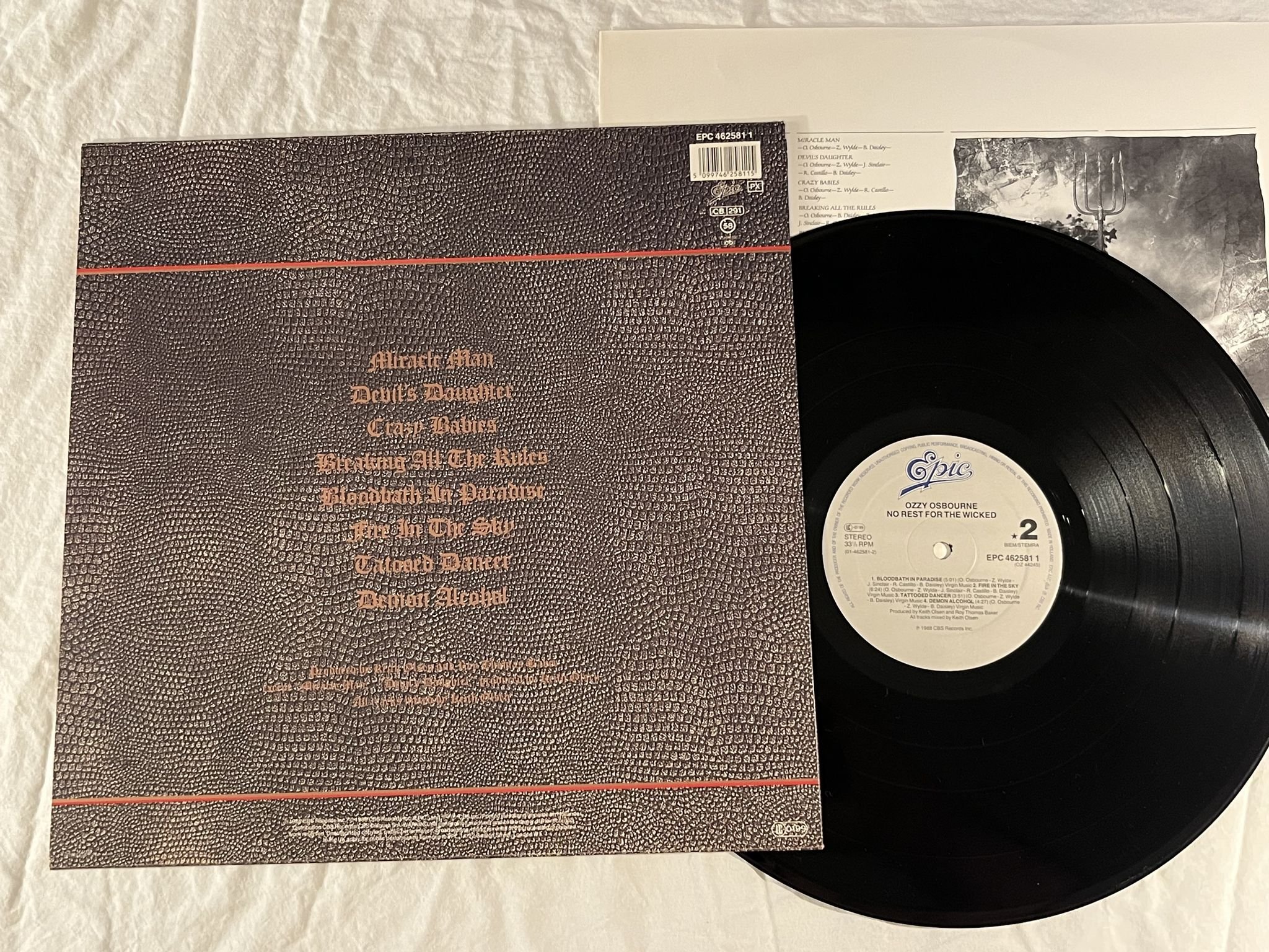 Omslagsbild för skivan OZZY OSBOURNE no rest for the wicked LP -88 EPIC EPC 4625811