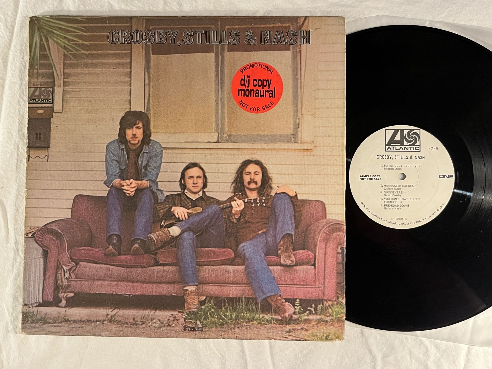 Omslagsbild för skivan CROSBY STILLS & NASH s/t LP -69 US ATLANTIC mono promo SD 8229 *** MEGA RARE ***