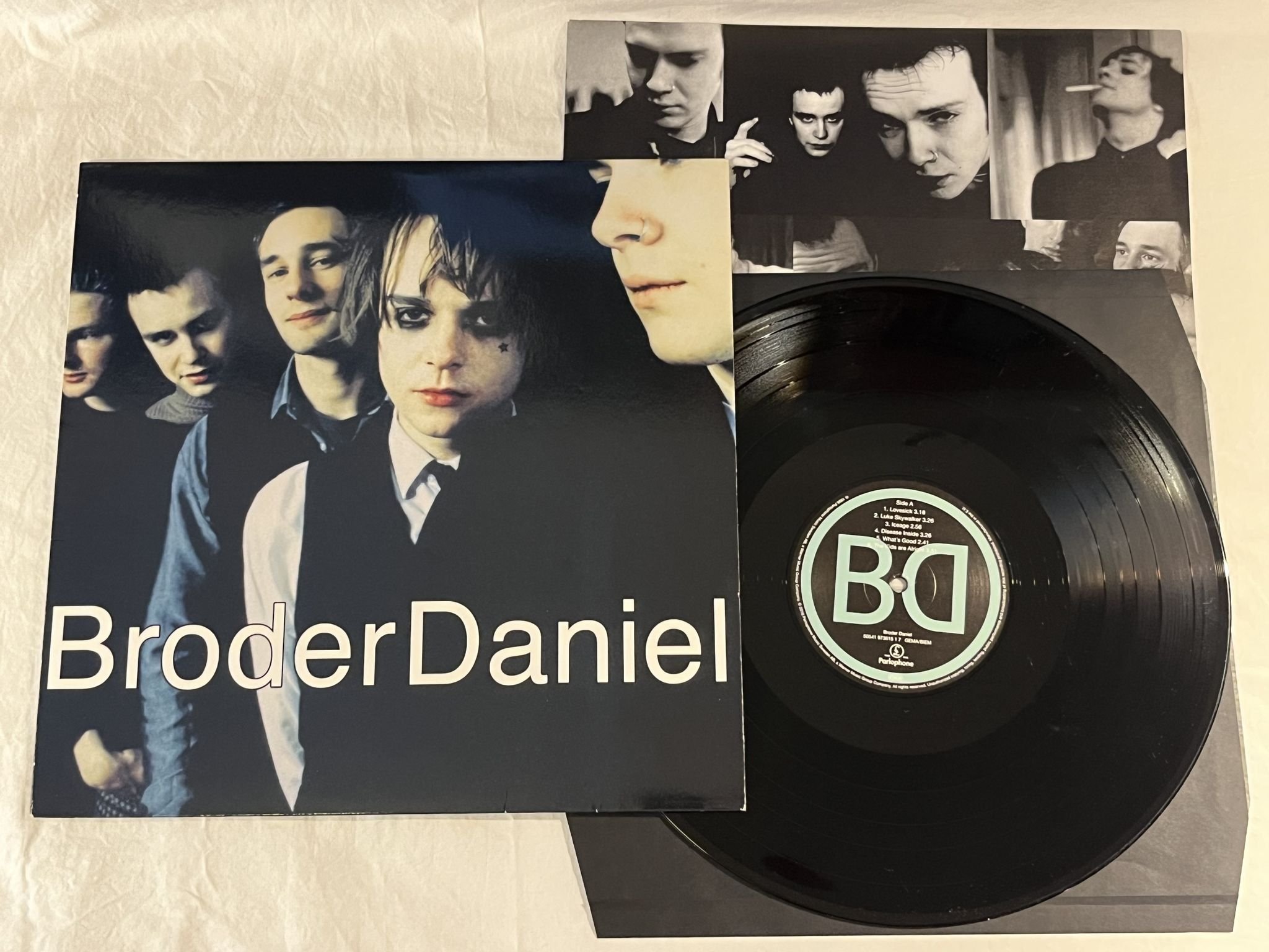 Omslagsbild för skivan BRODER DANIEL s/t LP 2016 PARLOPHONE 5054197361517