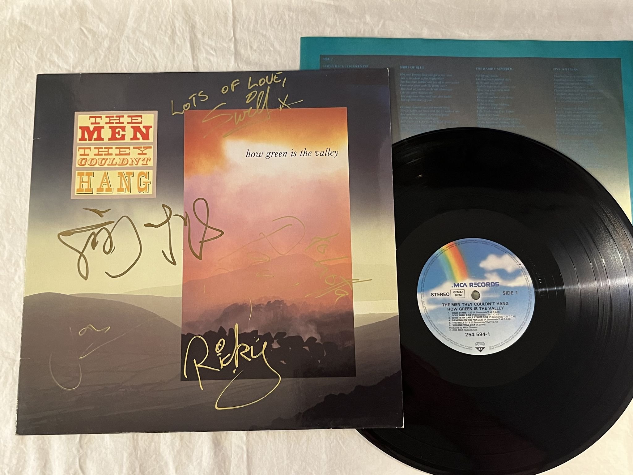 Omslagsbild för skivan The Men They Couldn't Hang – How Green Is The Valley LP -87 MCA * Signed Cover