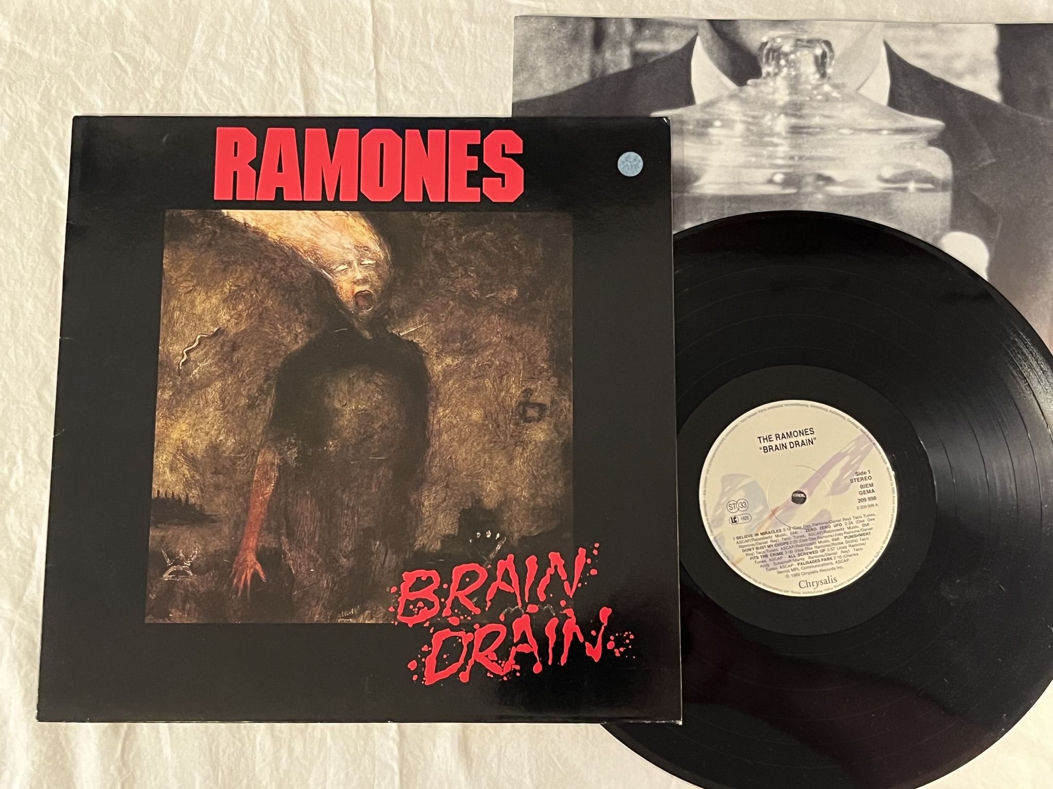 Omslagsbild för skivan RAMONES brain drain LP -89 CHRYSALIS 209 998 *** PUNK ROCK ***