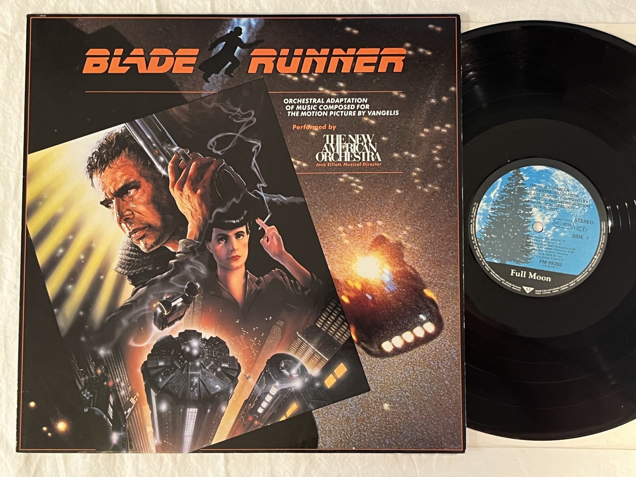 Omslagsbild för skivan THE NEW AMERICAN ORCHESTRA Blade Runner LP -82 ncb WEA FM 99 262