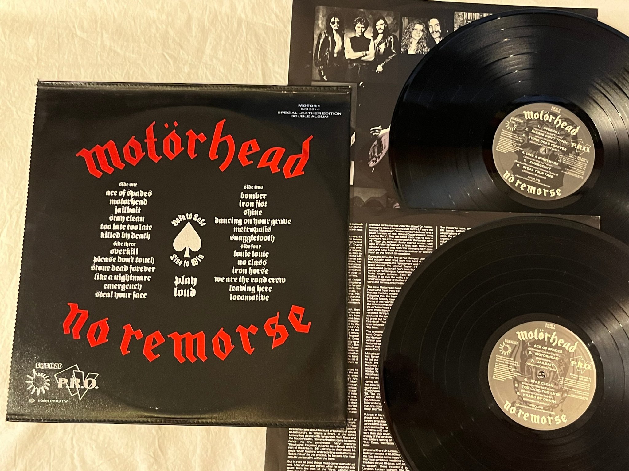 Omslagsbild för skivan MOTÖRHEAD no remorse 2xLP -84 UK BRONZE 823 301-1 *** LEATHER SLEEVE ***