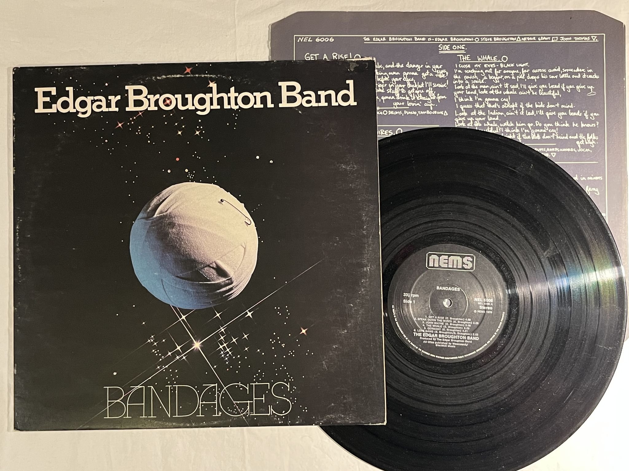 Omslagsbild för skivan EDGAR BROUGHTON BAND bandages LP -76 UK NEMS NEL 6006