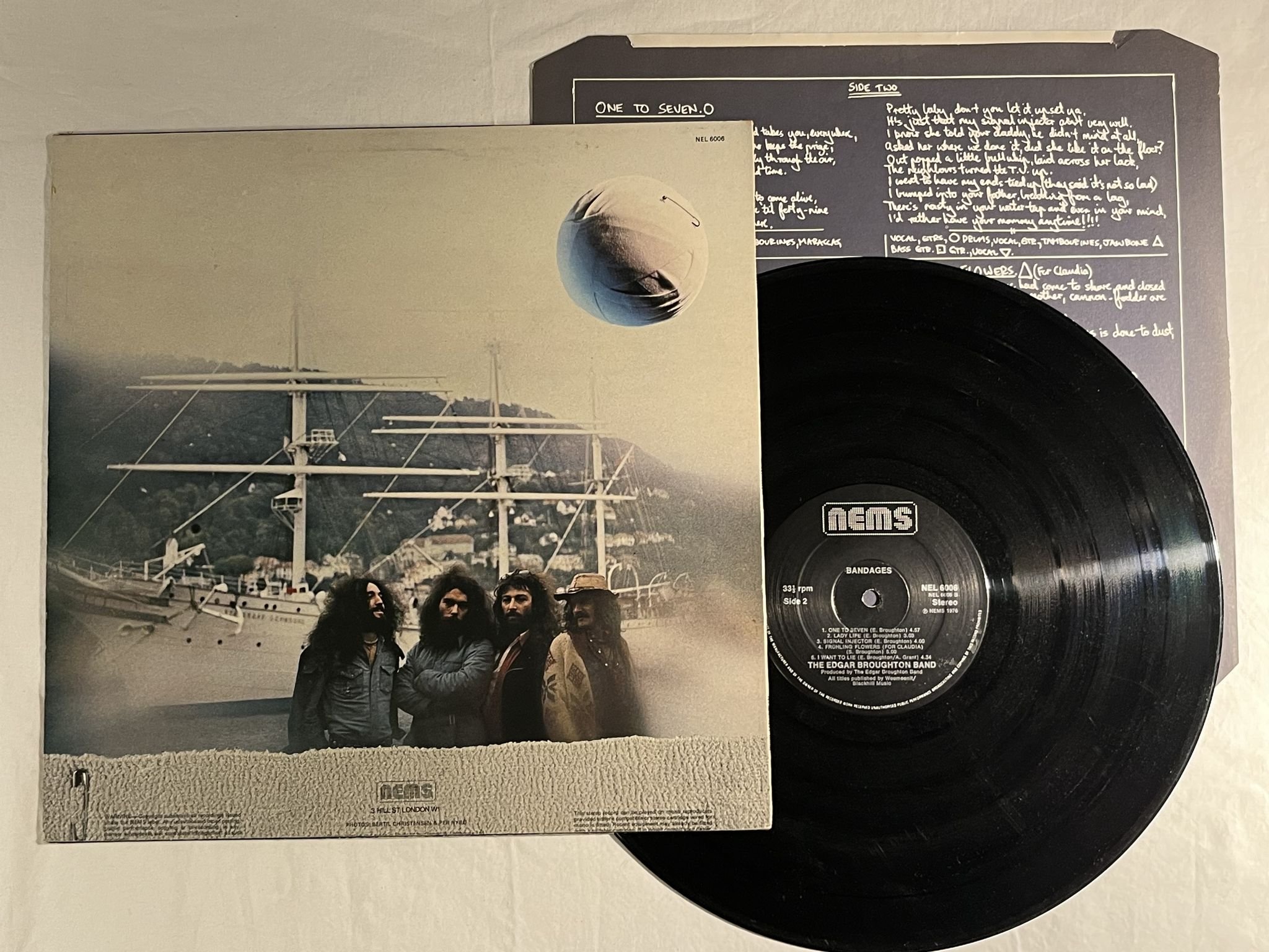 Omslagsbild för skivan EDGAR BROUGHTON BAND bandages LP -76 UK NEMS NEL 6006