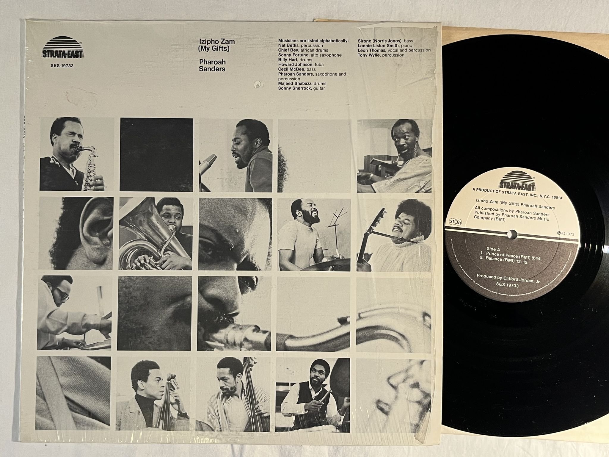 Omslagsbild för skivan PHAROAH SANDERS Izipho Zam LP -73 US STRATA EAST SES 19733 ** Rare Free Jazz **