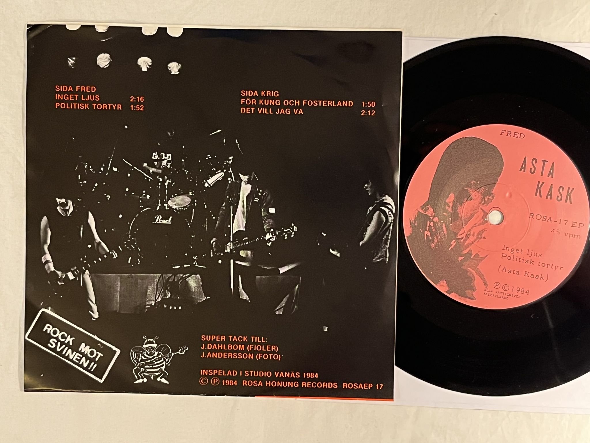 Omslagsbild för skivan ASTA KASK Plikten Framför Allt 7" -84 ROSA HONUNG ROSA-17