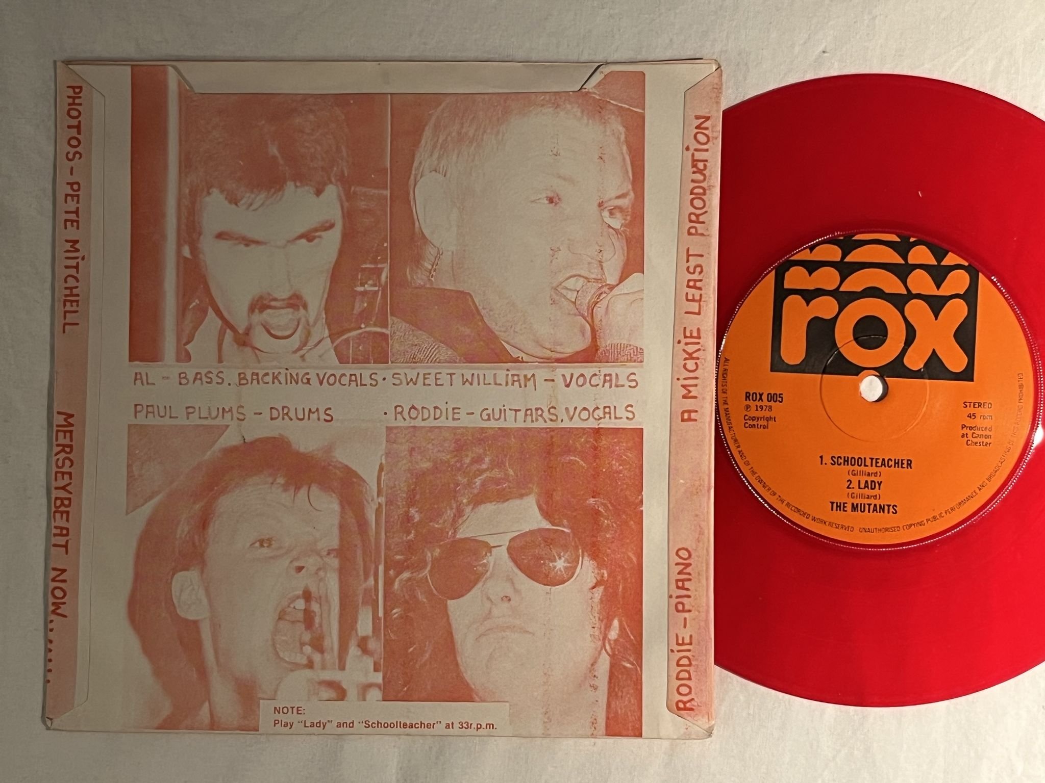 Omslagsbild för skivan MUTANTS schoolteacher 7" -78 UK ROX 005 *** Red Vinyl ***