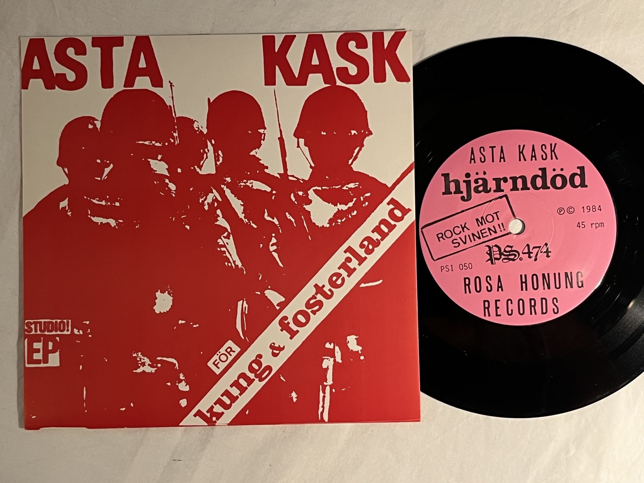 Omslagsbild för skivan ASTA KASK för kung och fosterland 7" -82/84 ROSA HONUNG PSI 050