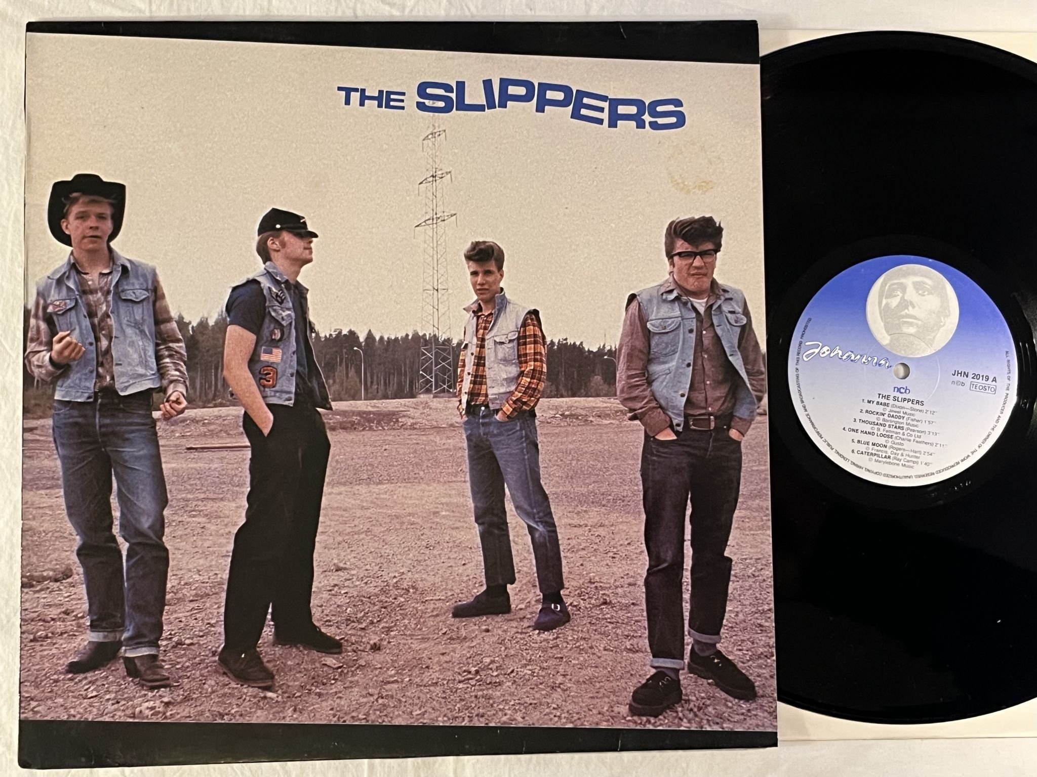 Omslagsbild för skivan THE SLIPPERS s/t LP -80 Finland JOHANNA JHN 2019 ** Rockabilly **