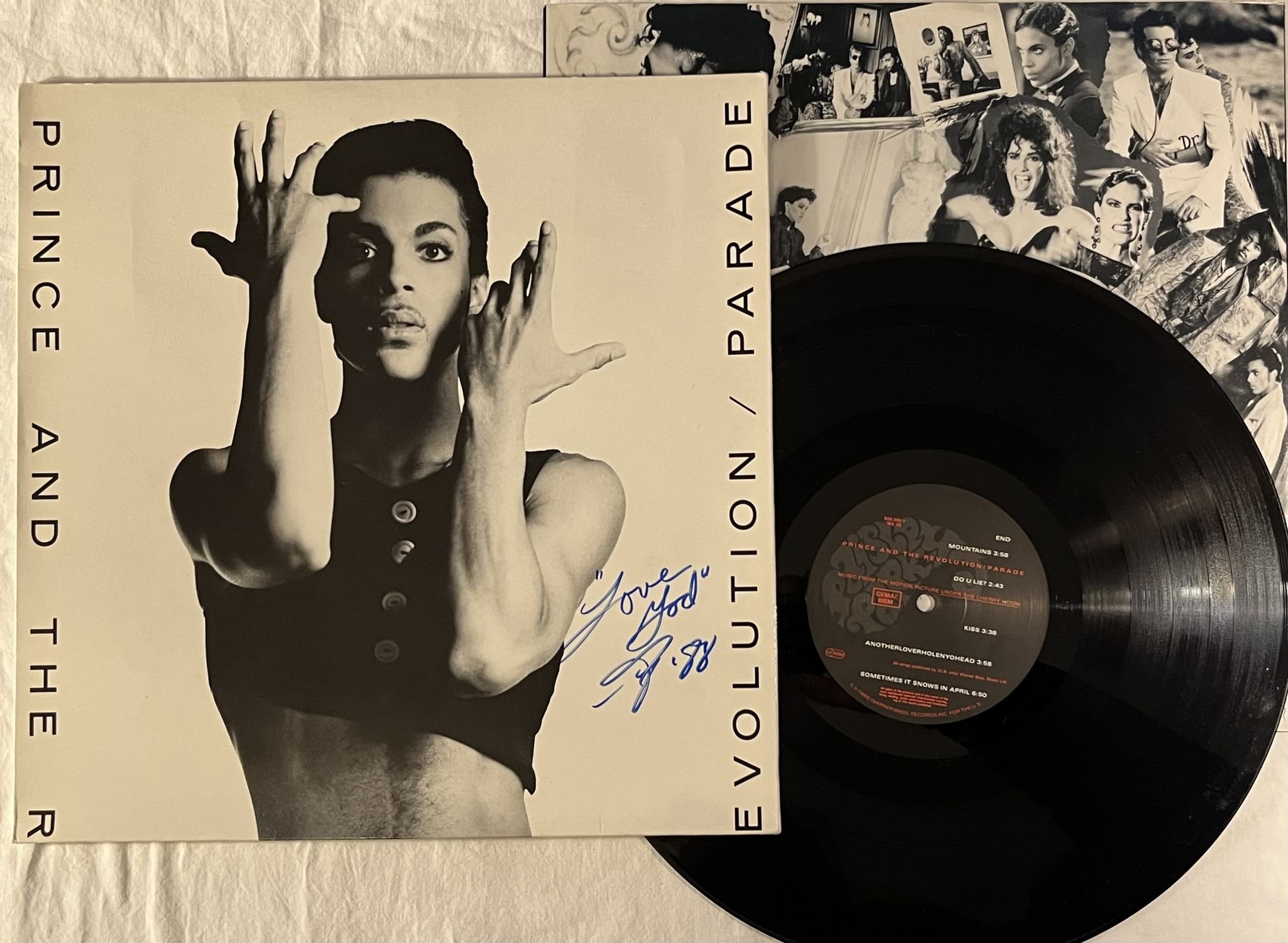 Omslagsbild för skivan PRINCE & THE REVOLUTION parade LP -86 925395-1 *** Signed at NK in 1988 **