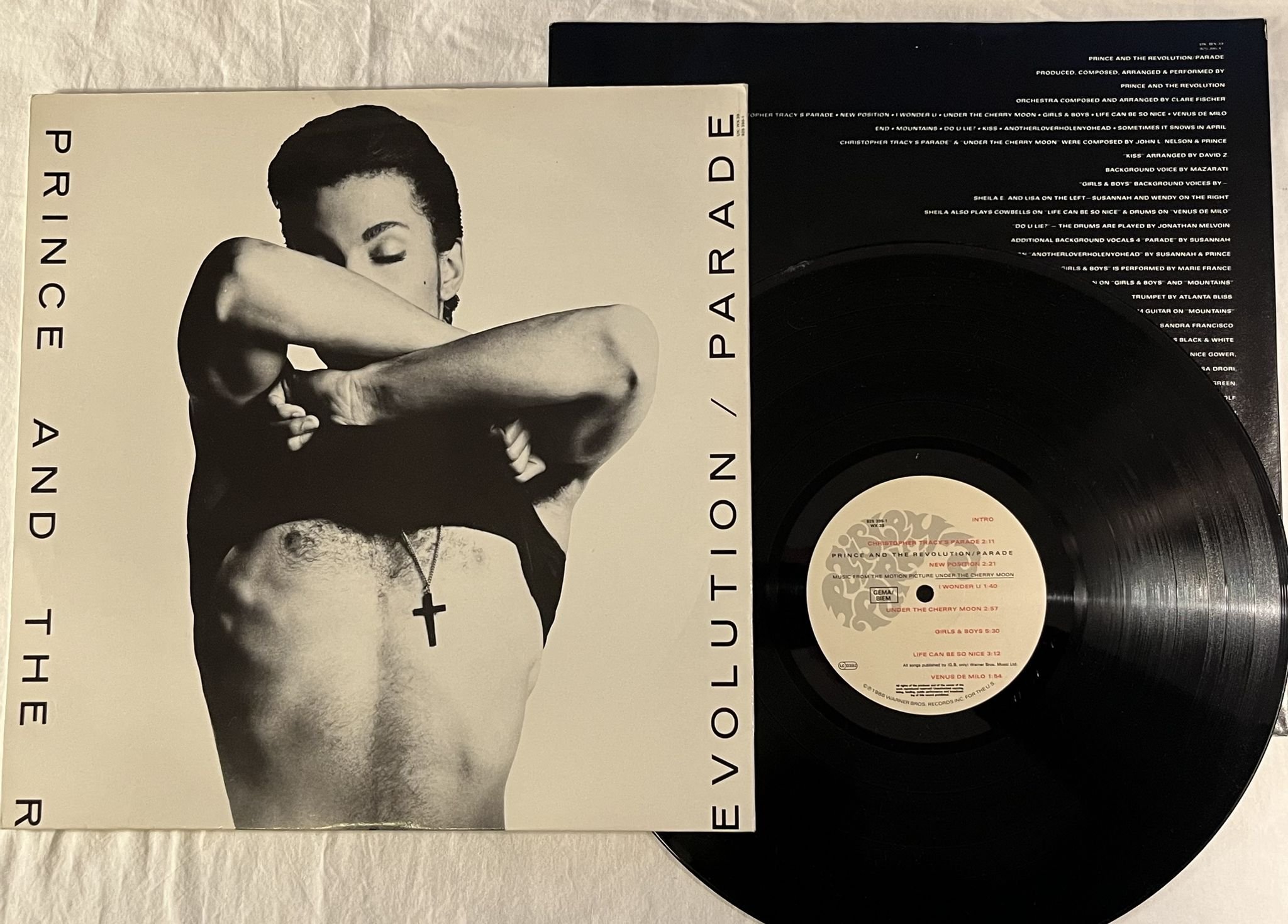 Omslagsbild för skivan PRINCE & THE REVOLUTION parade LP -86 925395-1 *** Signed at NK in 1988 **