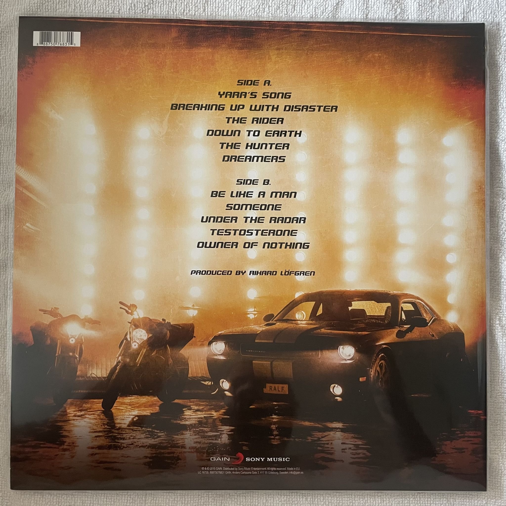 Omslagsbild för skivan MUSTASCH testosterone LP -2015 Gain (2) – 88875076831