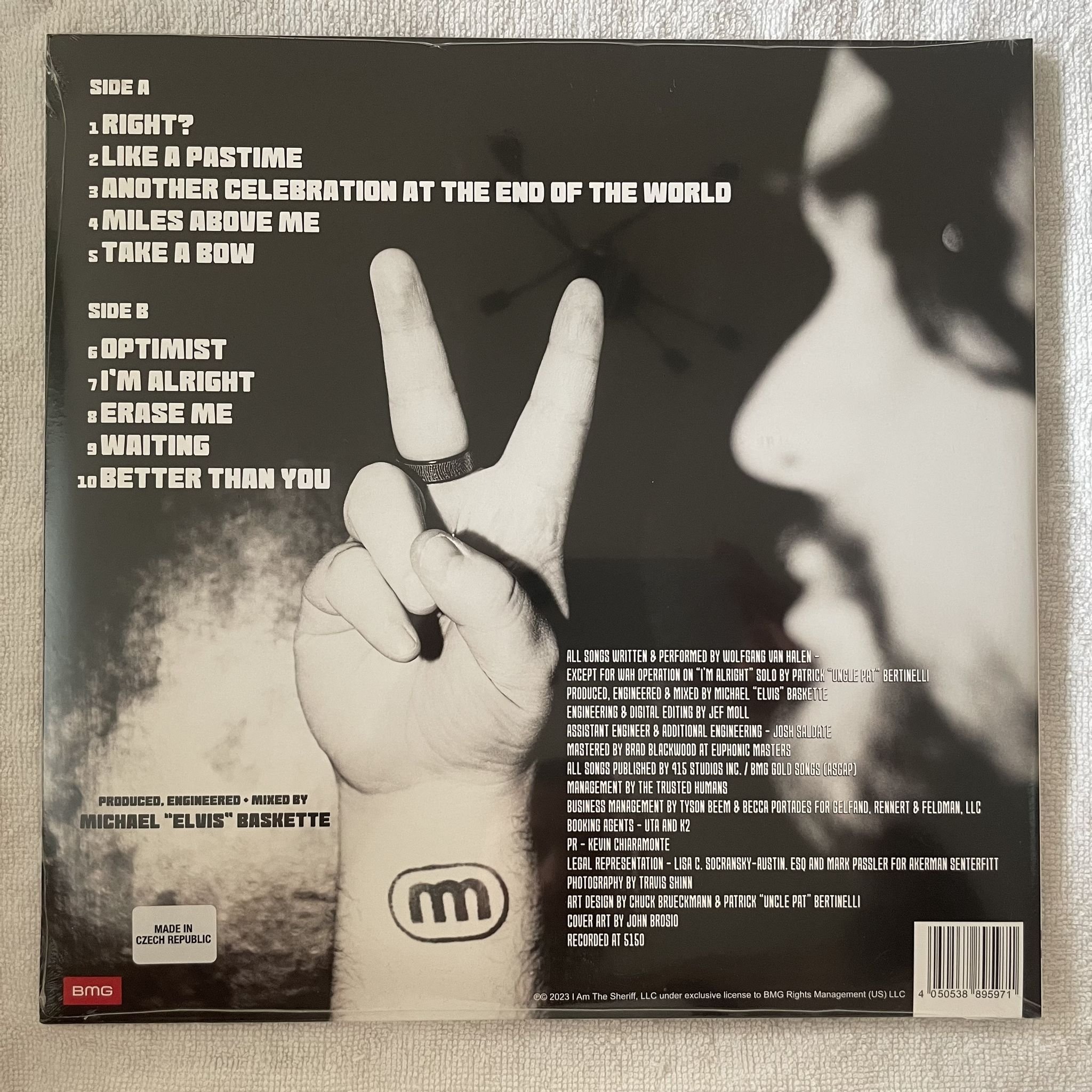 Omslagsbild för skivan MAMMOTH WVH mammoth ll LP -2023 BMG – 538895971