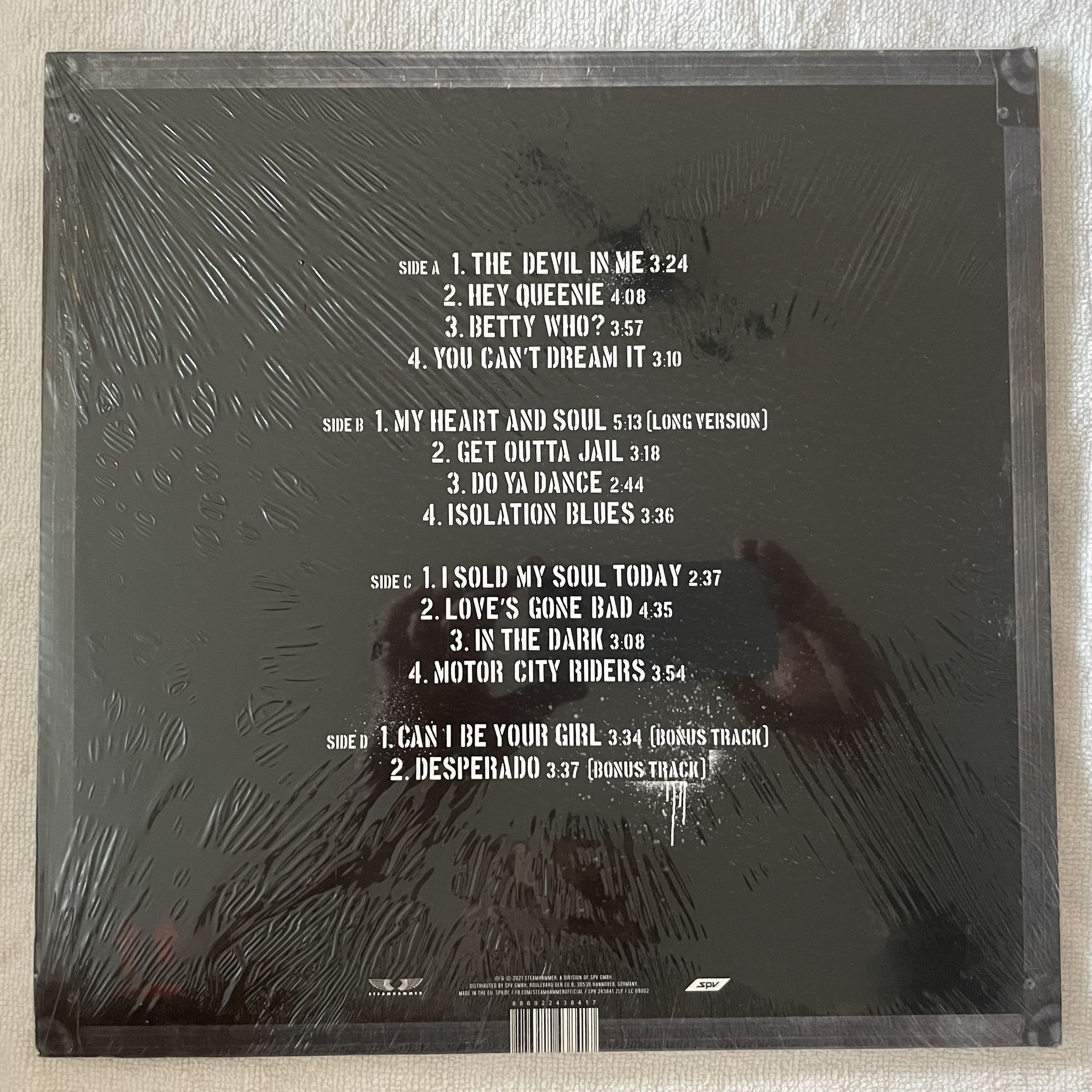 Omslagsbild för skivan SUZI QUATRO the devil in me 2XLP -2021 SPV 243841 2LP
