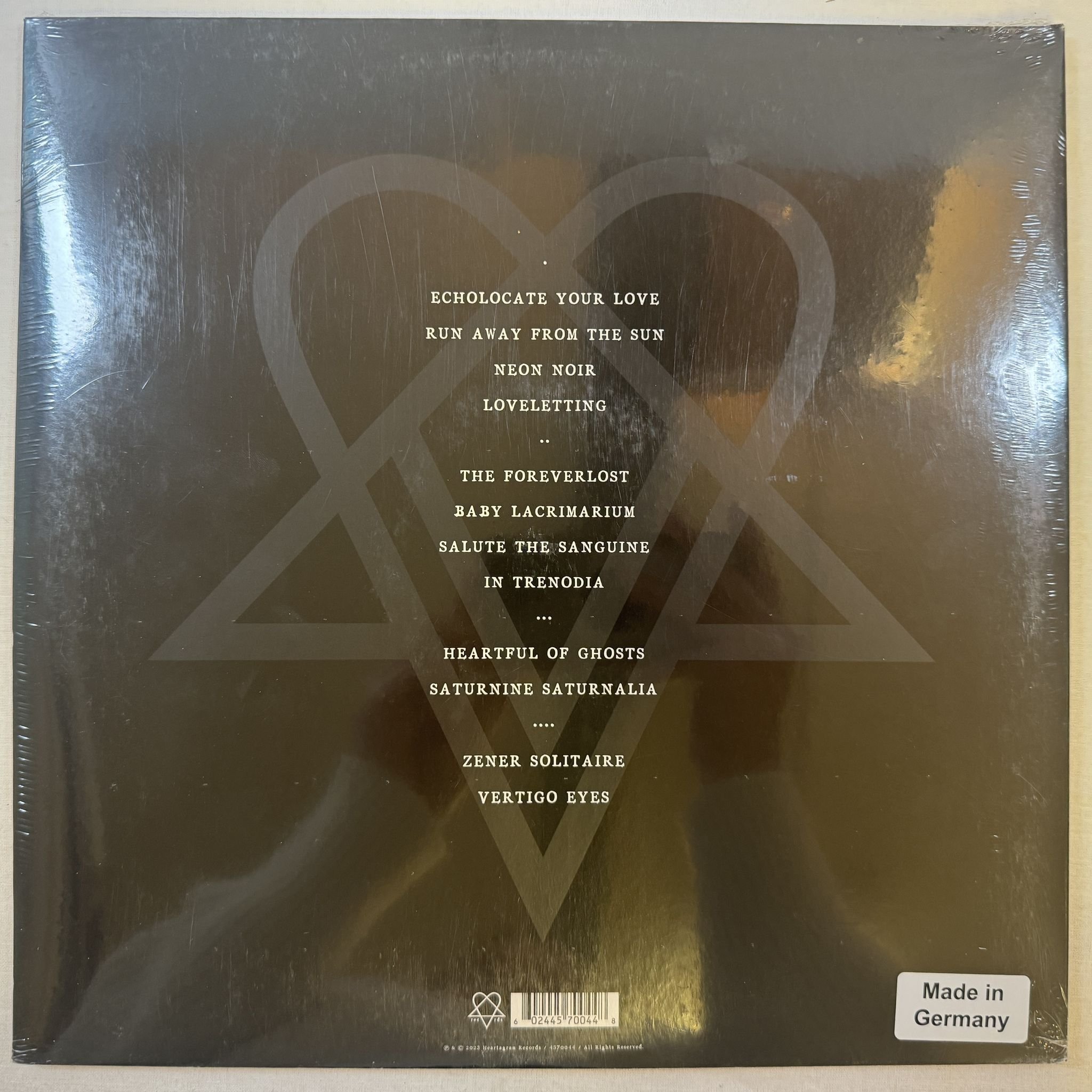 Omslagsbild för skivan VV neon noir 2XLP -2023. Heartagram Records – 4570044