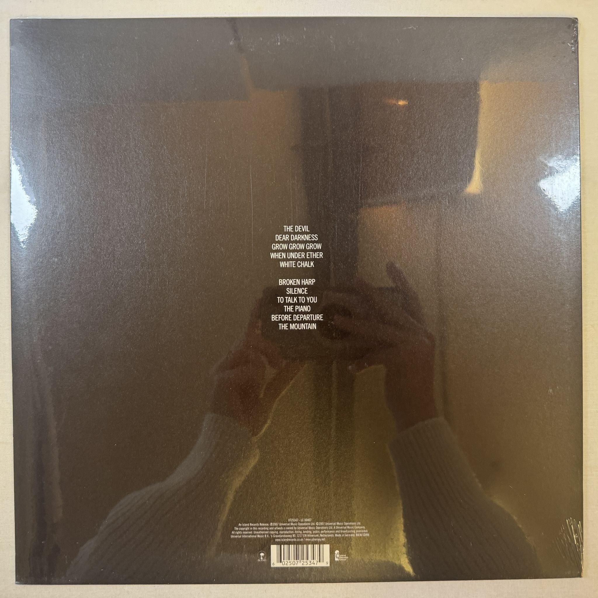 Omslagsbild för skivan P J HARVEY white chalk LP -2021 Island Records – 0725347