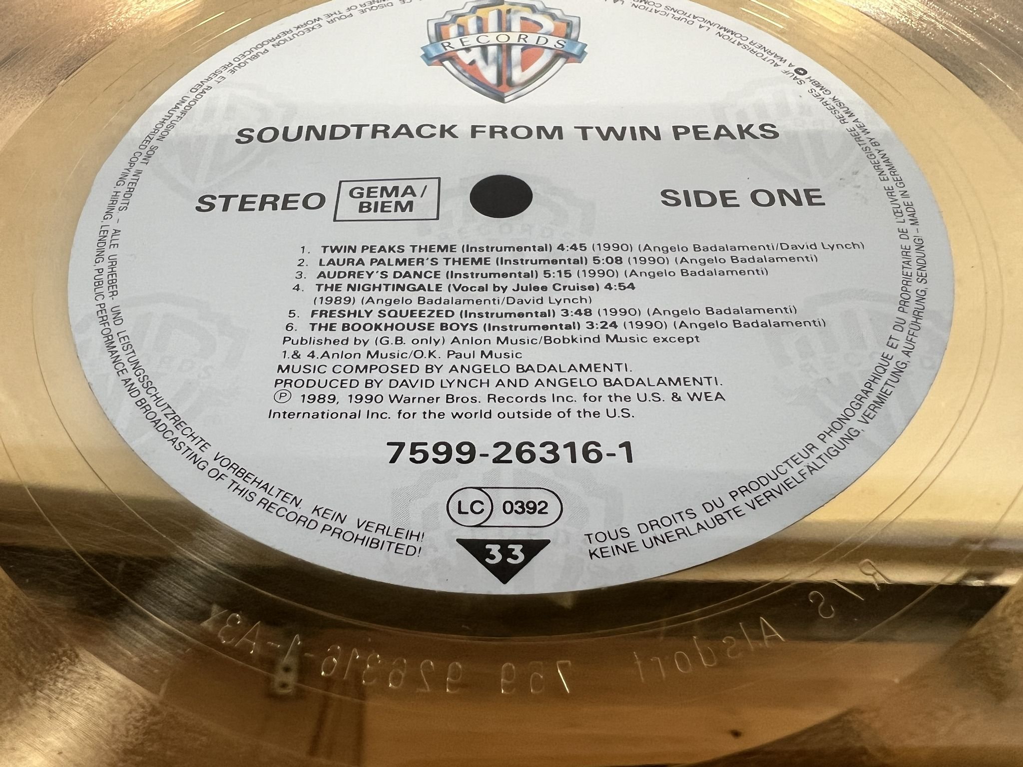 Omslagsbild för skivan TWIN PEAKS ** Inramad Guldskiva ** LP 1990 Warner 759926316-1 ** Super Rare **