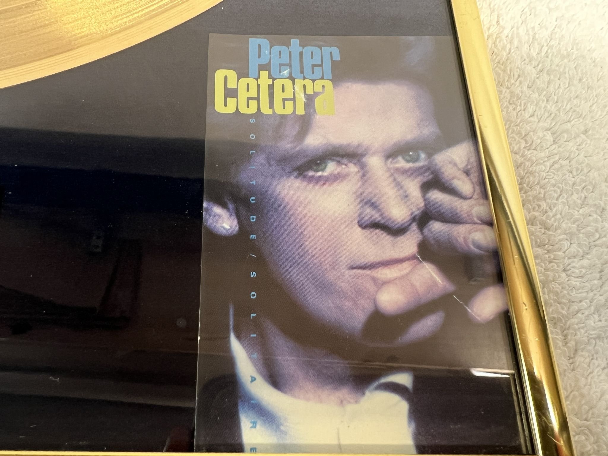 Omslagsbild för skivan PETER CETERA solitude * Inramad Guldskiva ** -86 LP 925 474-1 ** Ultra Rare **