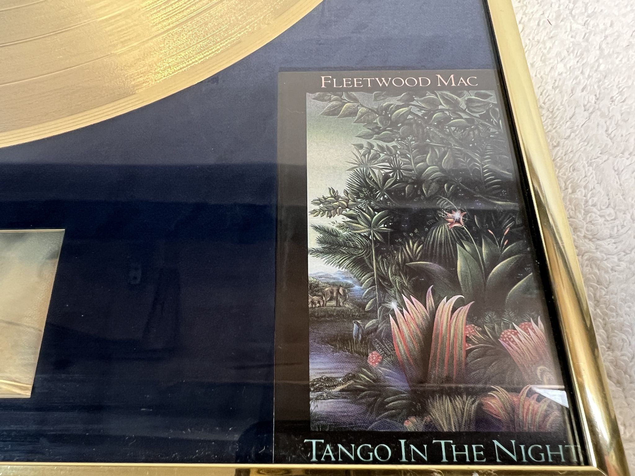 Omslagsbild för skivan FLEETWOOD MAC * Inramad Guldskiva * -87 LP 925 471-1 ** Ultra Rare **