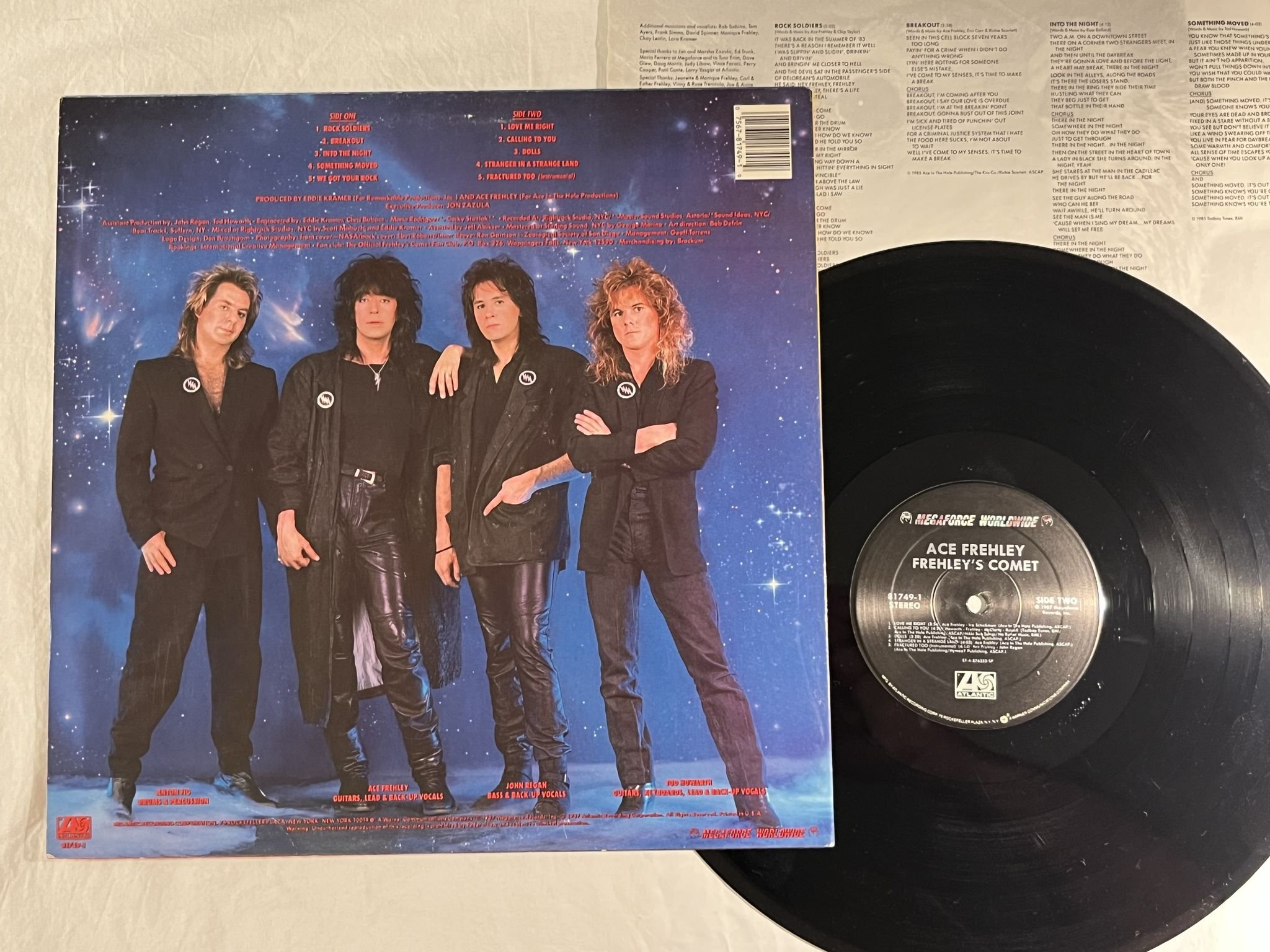 Omslagsbild för skivan ACE FREHLEY Frehley's comet LP -87 US Megaforce Worldwide – 81749-1