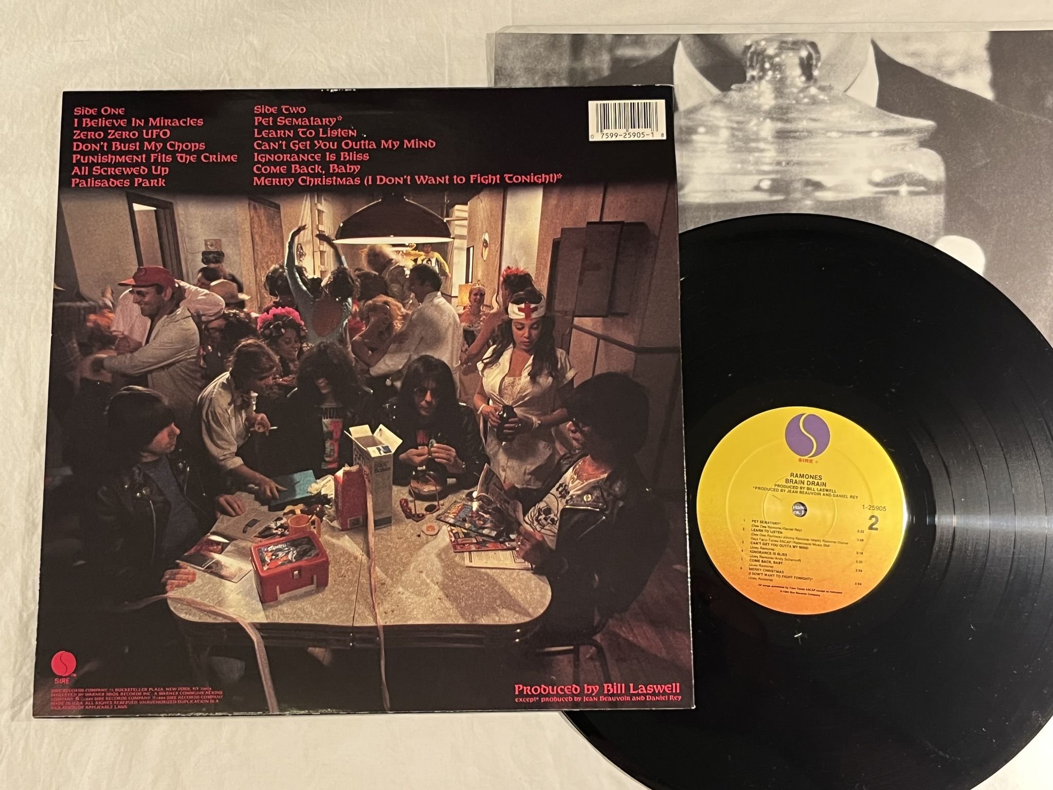 Omslagsbild för skivan RAMONES Brain Drain LP -89 US SIRE 1-25905 *** PUNK ROCK ***