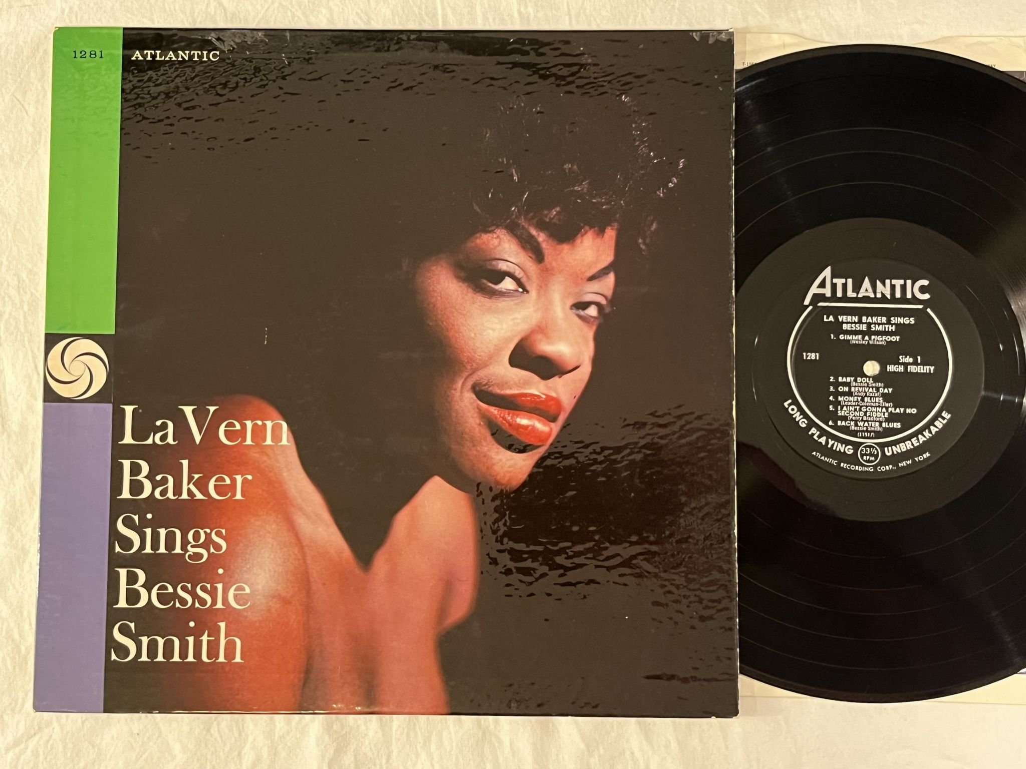Omslagsbild för skivan LaVERN BAKER Sings Bessie Smith LP -58 ATLANTIC 1281
