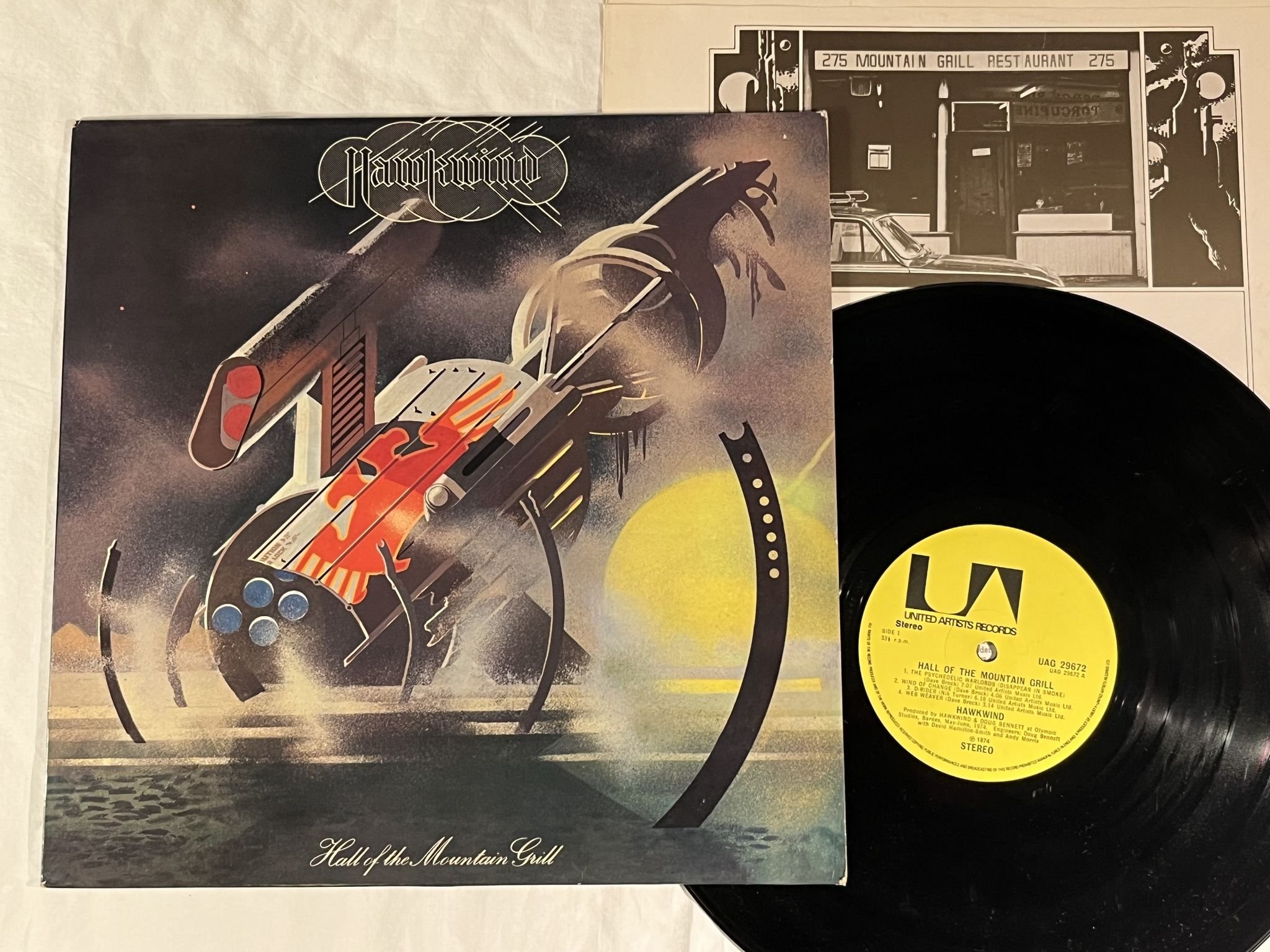 Omslagsbild för skivan HAWKWIND hall of the mountain grill LP -74 UK UNITED ARTISTS UAG 29672
