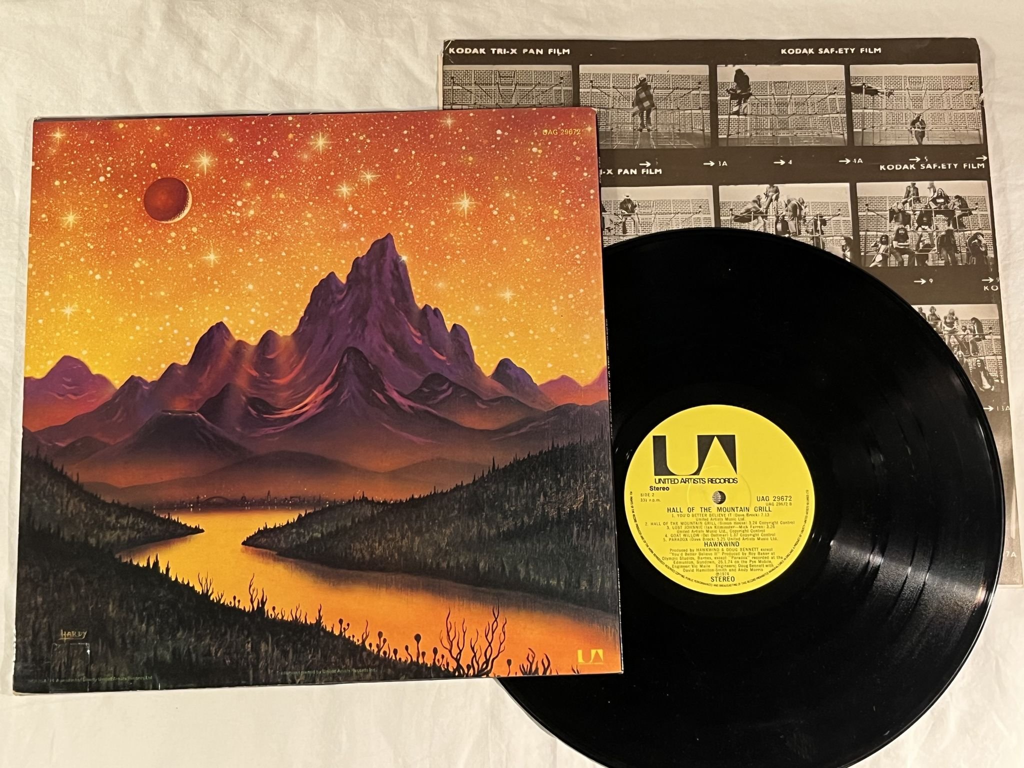 Omslagsbild för skivan HAWKWIND hall of the mountain grill LP -74 UK UNITED ARTISTS UAG 29672