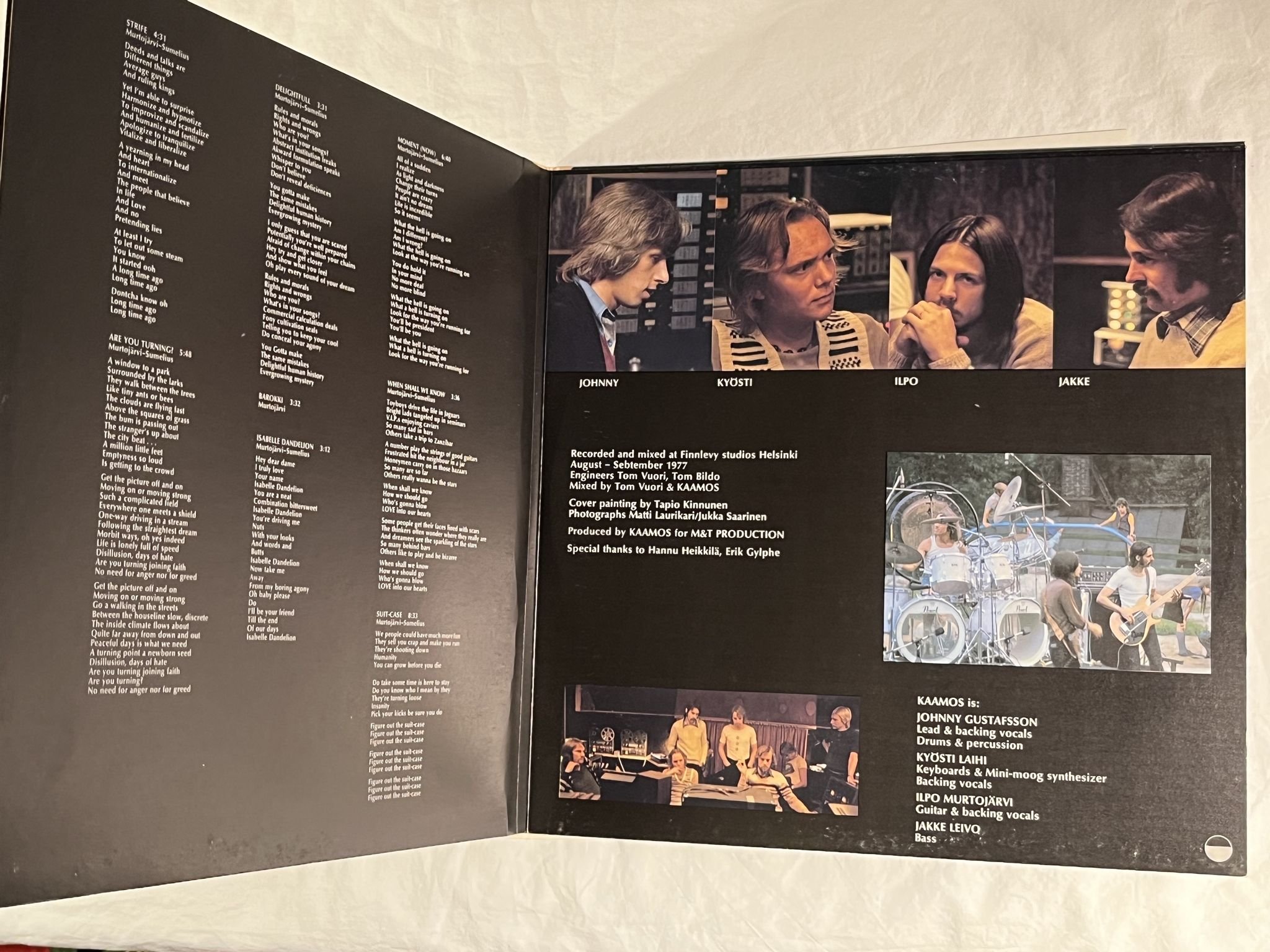 Omslagsbild för skivan KAAMOS deeds & talks LP -77 Finland M&T MRLP 7 *** FOLK/ PROG ***