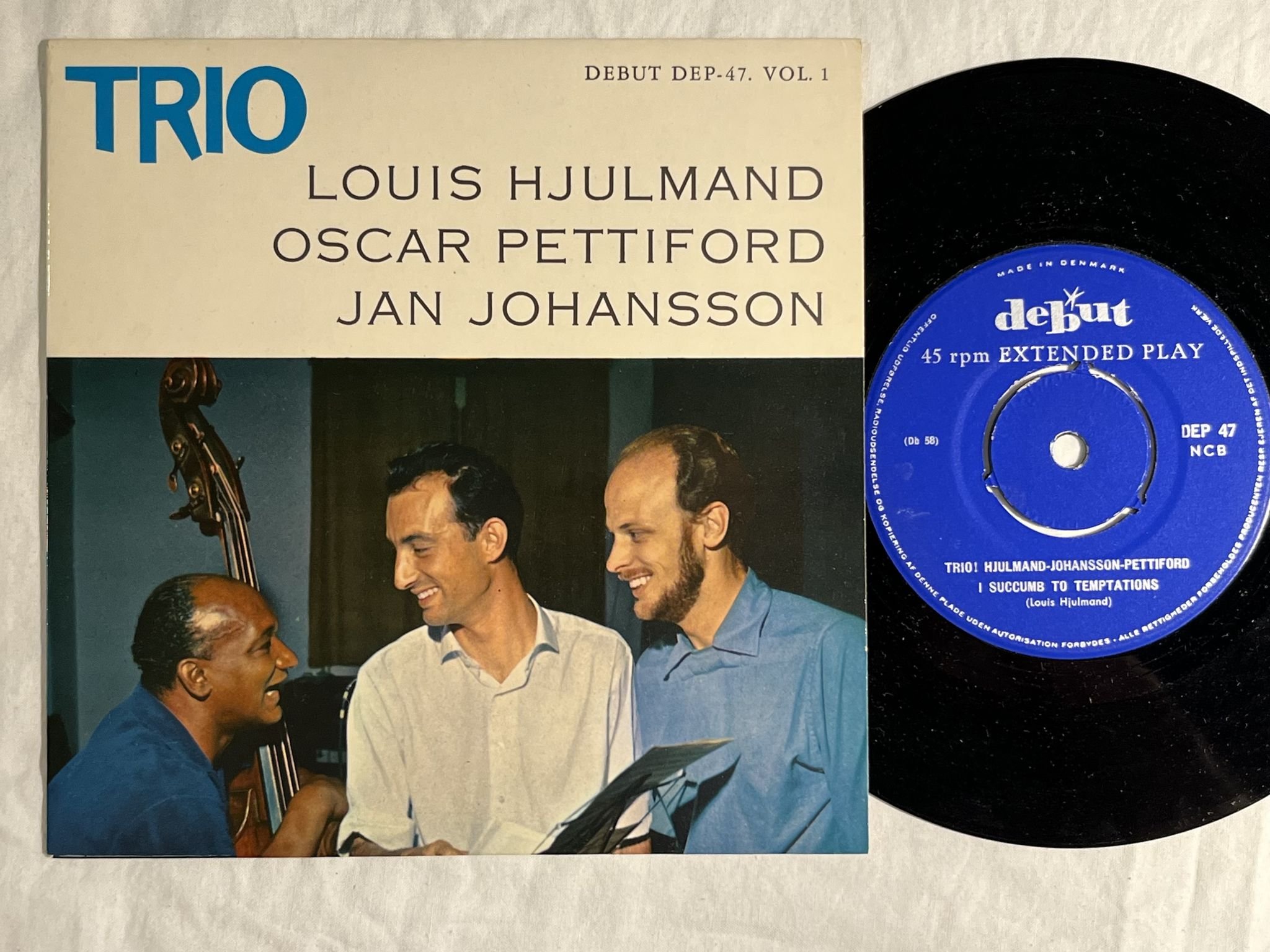 Omslagsbild för skivan HJULMAND, PETTIFORD, JOHANSSON trio Vol 1 7" -59 Denmark DEBUT DEP-47