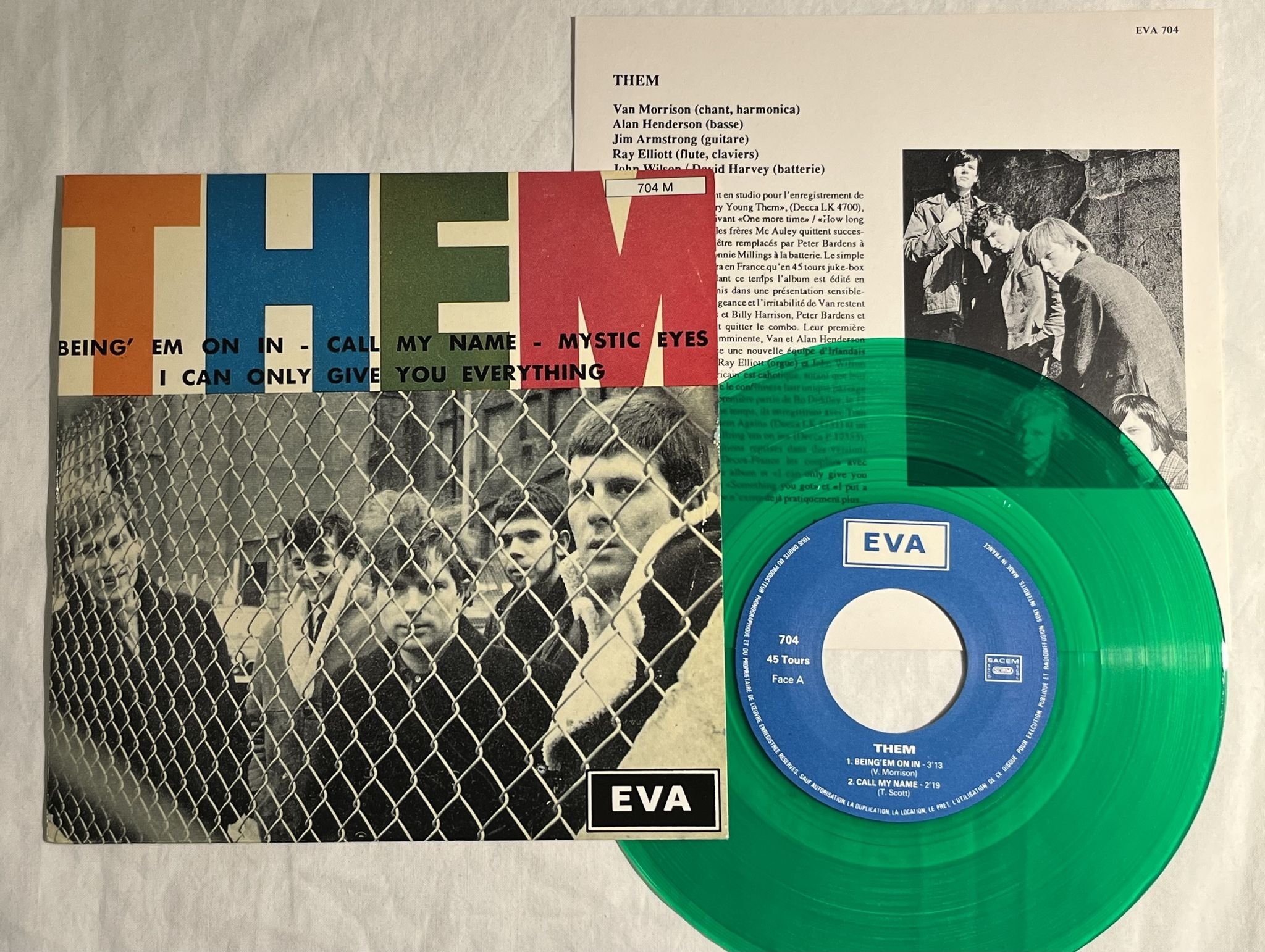 Omslagsbild för skivan THEM Being 'Em On In 7"ep Fra EVA 704 M ** GREEN VINYL **