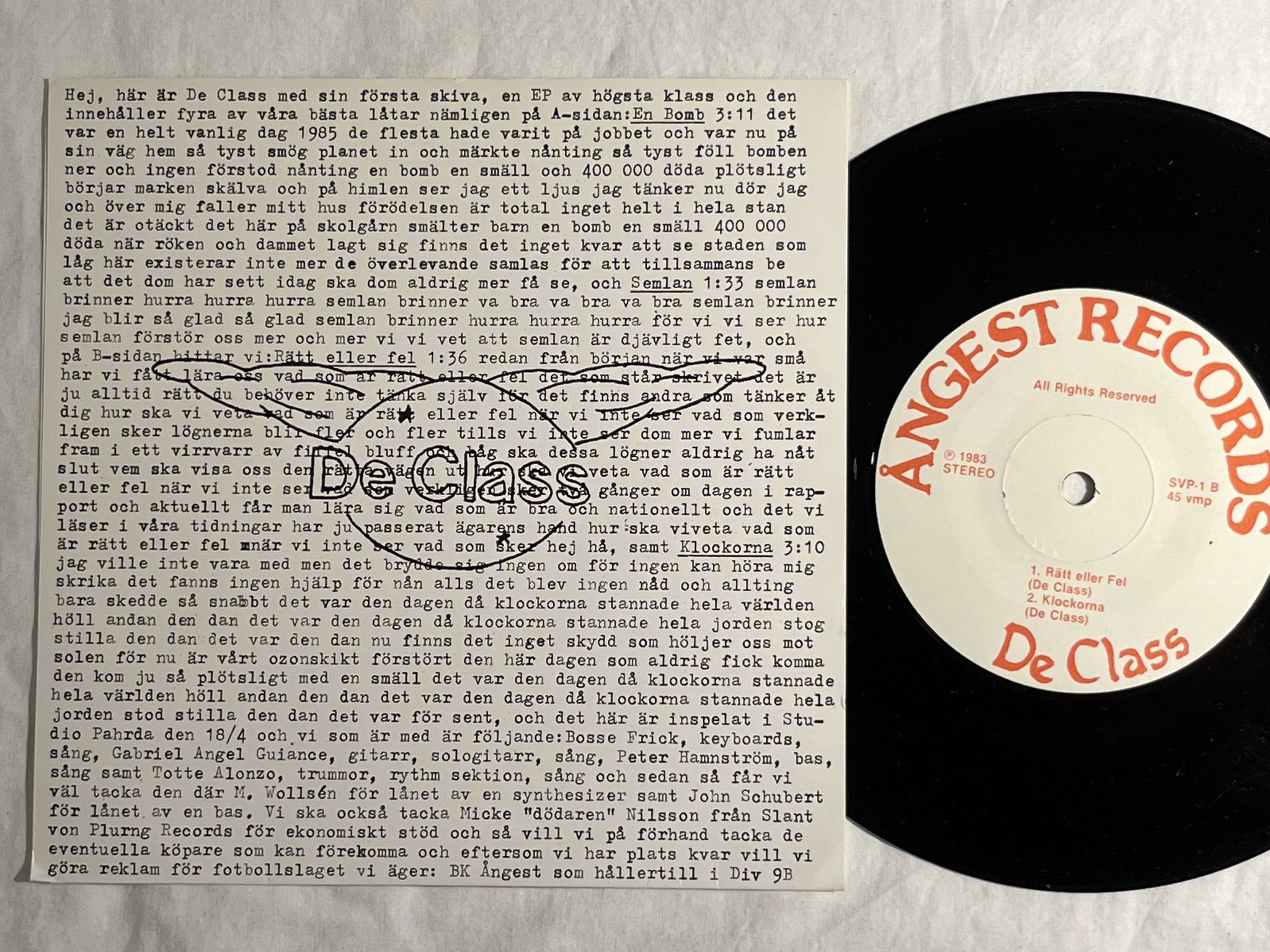 Omslagsbild för skivan DE CLASS en bomb 7" -83 Swe SLANT VON PLURING SVP-1 *** PUNK ***