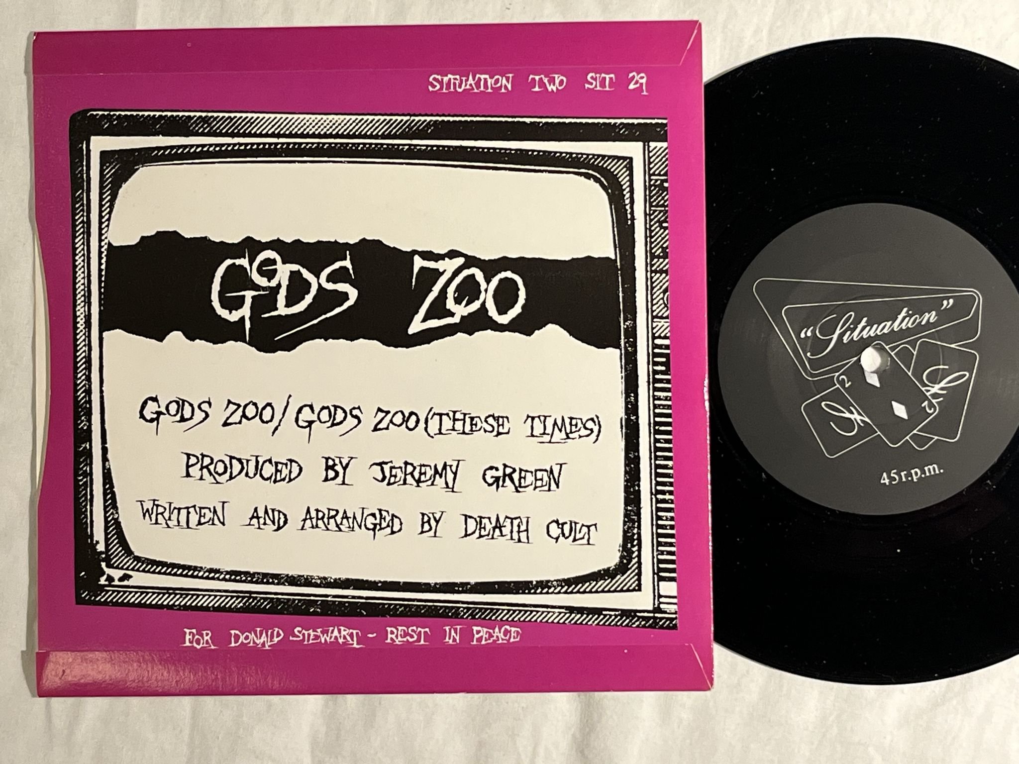 Omslagsbild för skivan DEATH CULT Gods Zoo 7" -83 SITUATION TWO SIT-29 *** GOTH ROCK ***