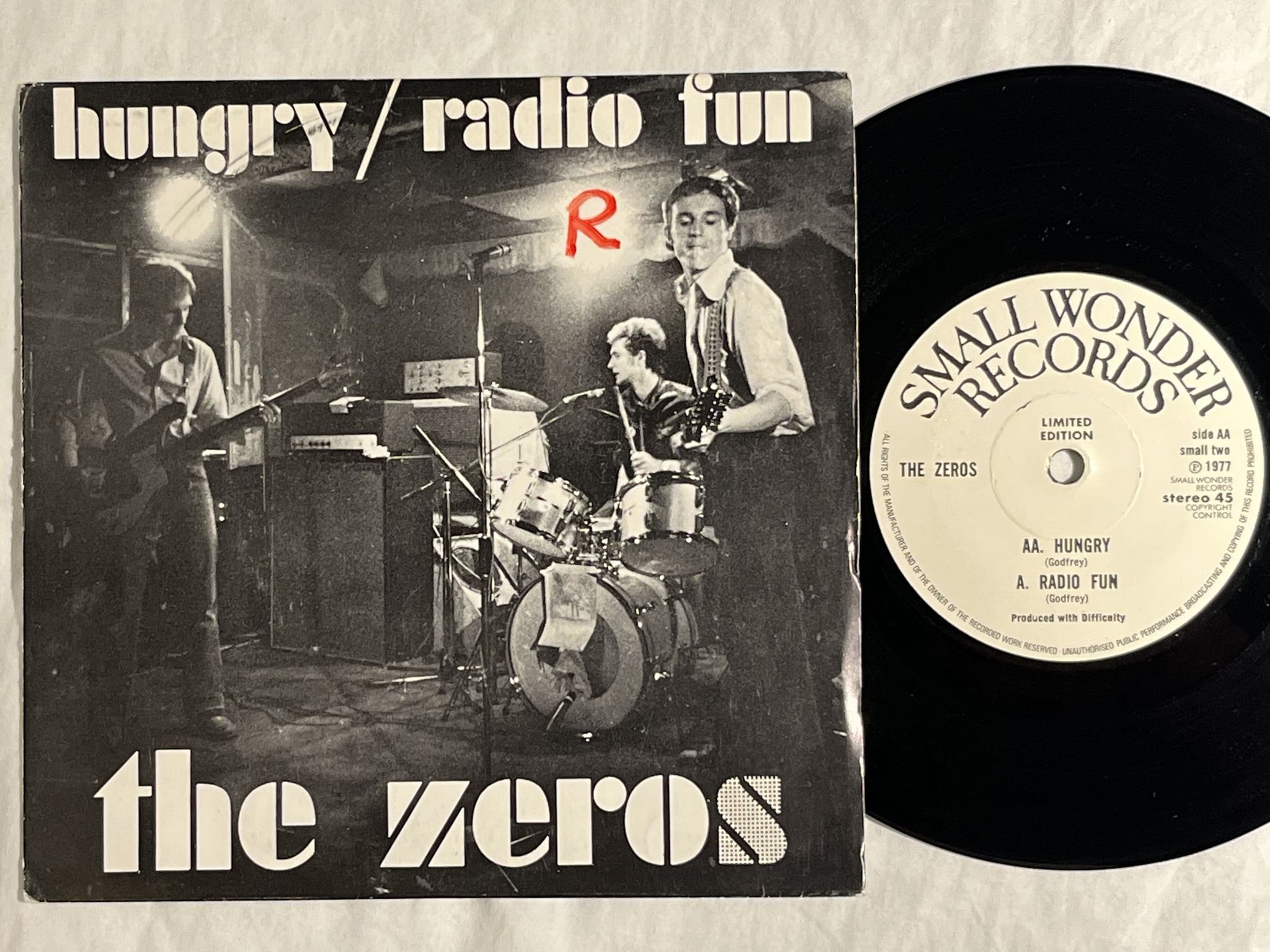 Omslagsbild för skivan THE ZEROS Hungry 7" -77 UK SMALL WONDER small two ** POWERPOP **